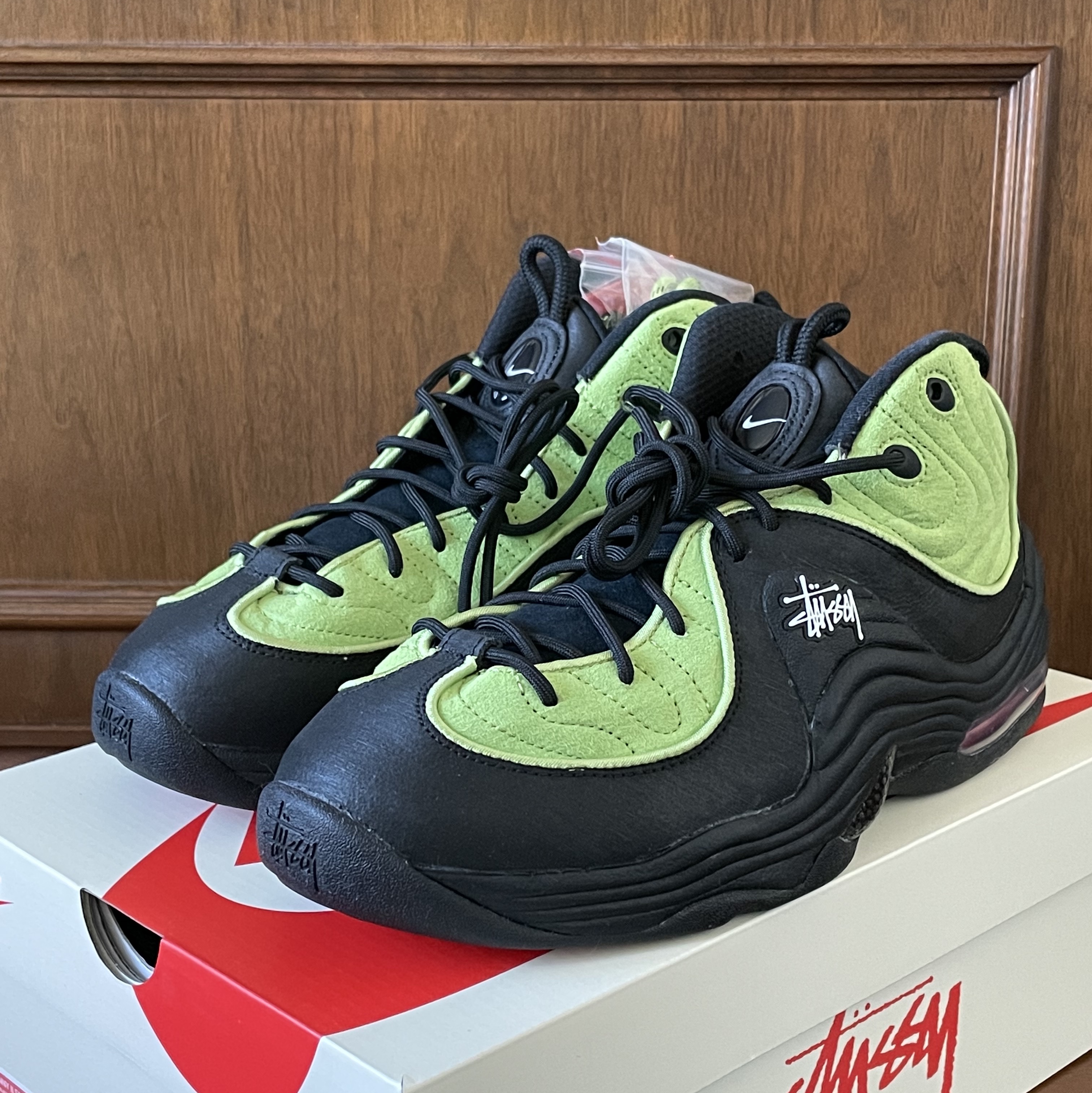 Nike x Stussy Air Penny II Vivid Green and Black 착용 스타일 - 2