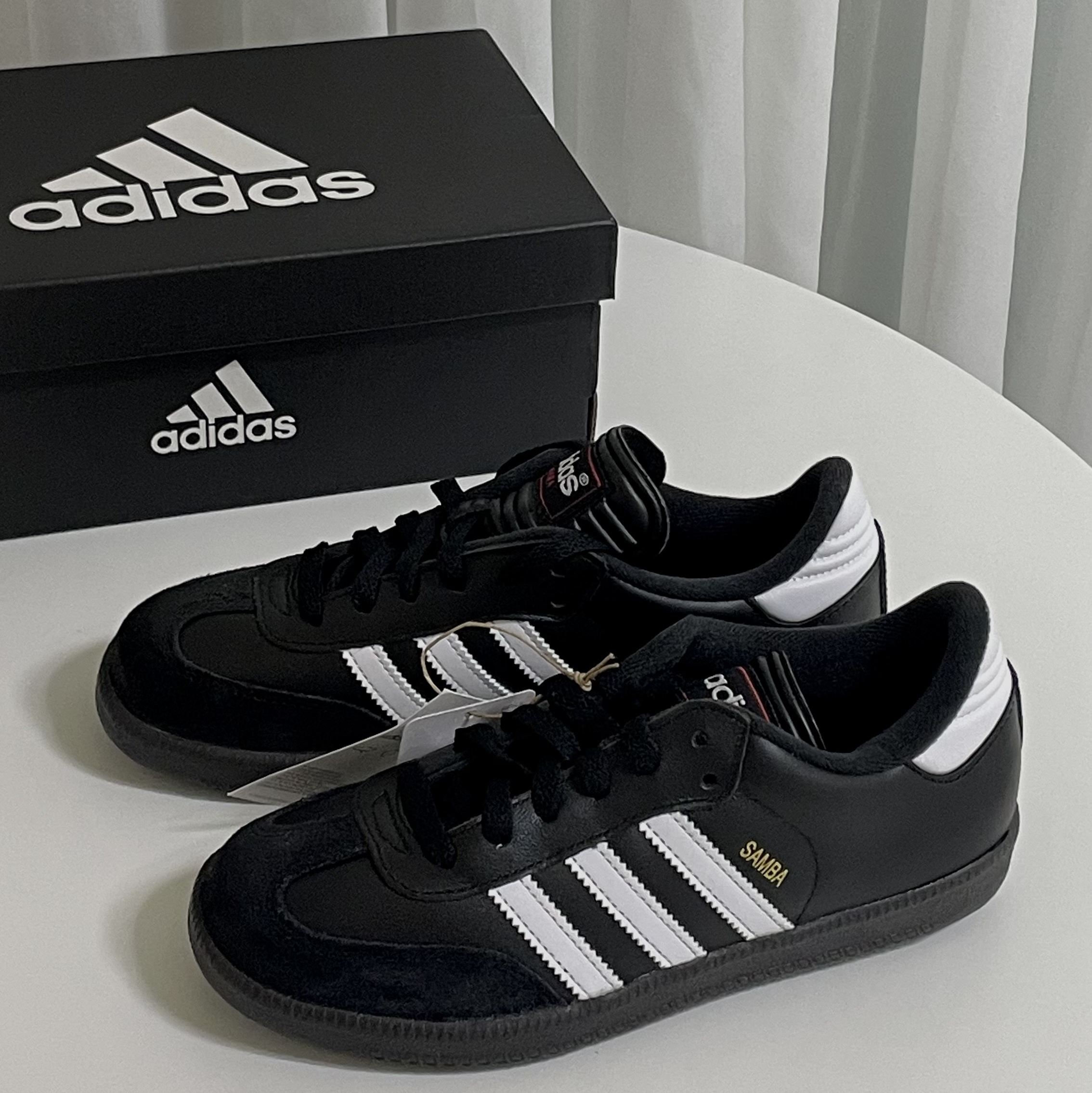 Adidas Samba Leather Core Black 착용 스타일 - 1