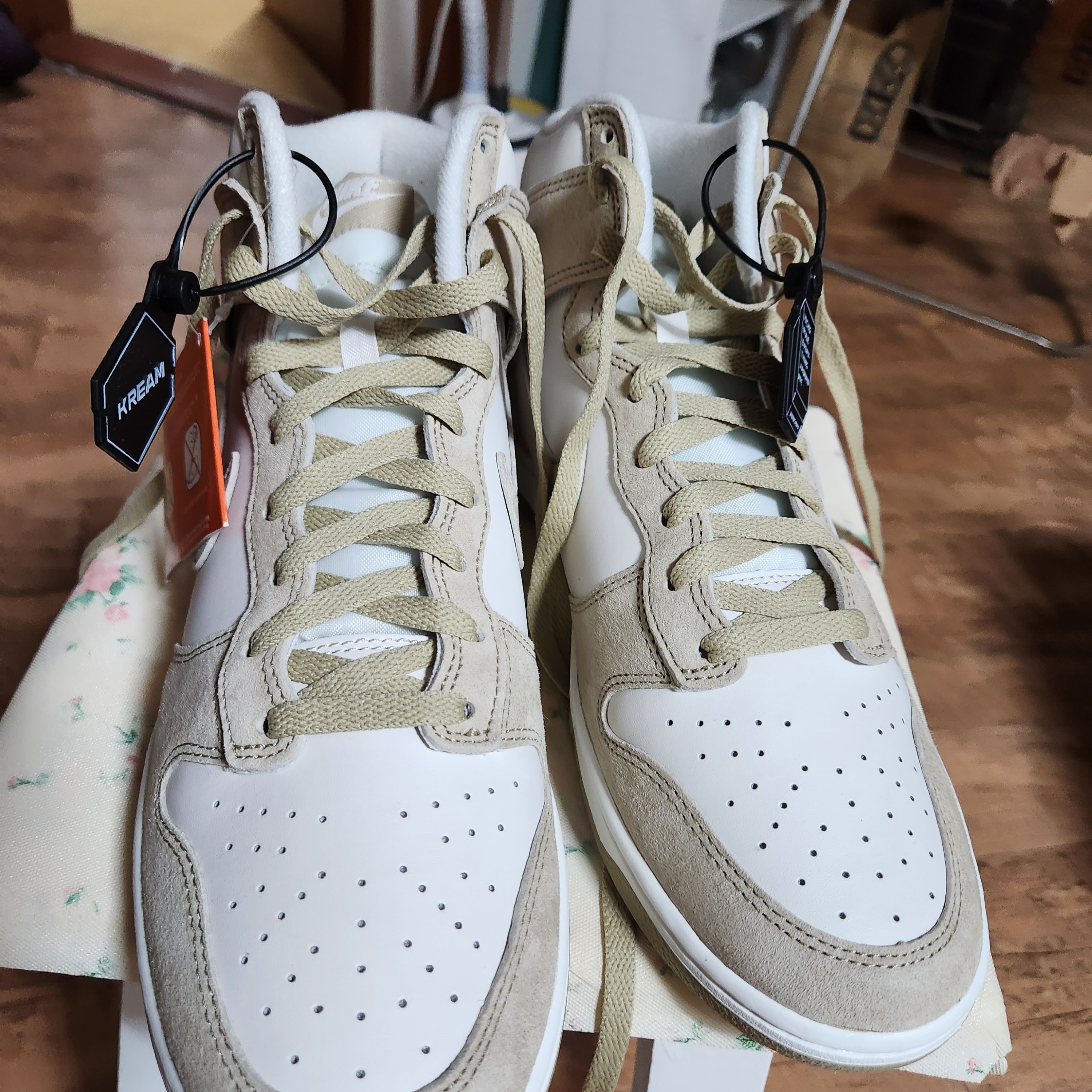 Nike Dunk High Retro PRM Limestone 착용 스타일 - 1