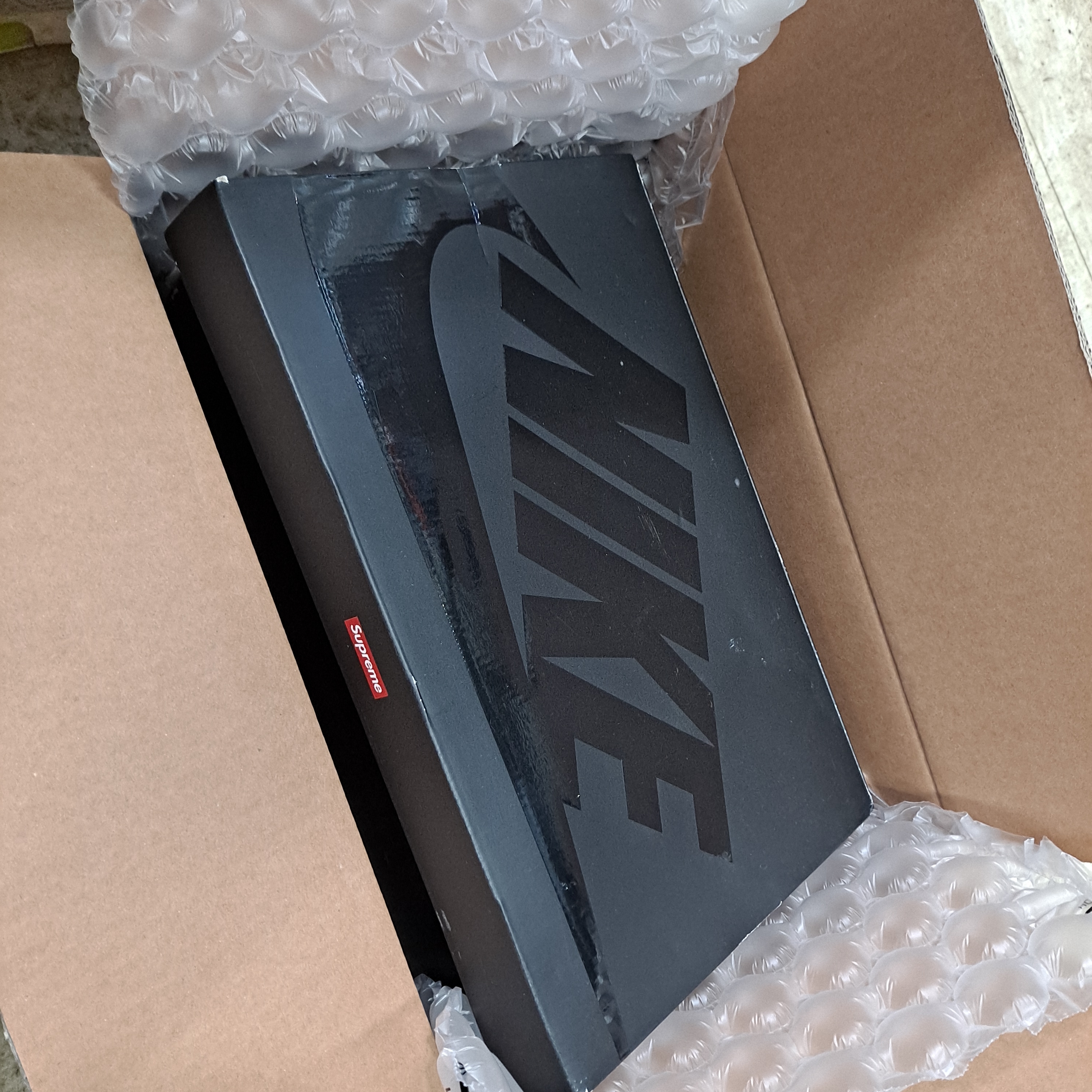 Nike x Supreme Shox Ride 2 SP White 착용 스타일 - 3