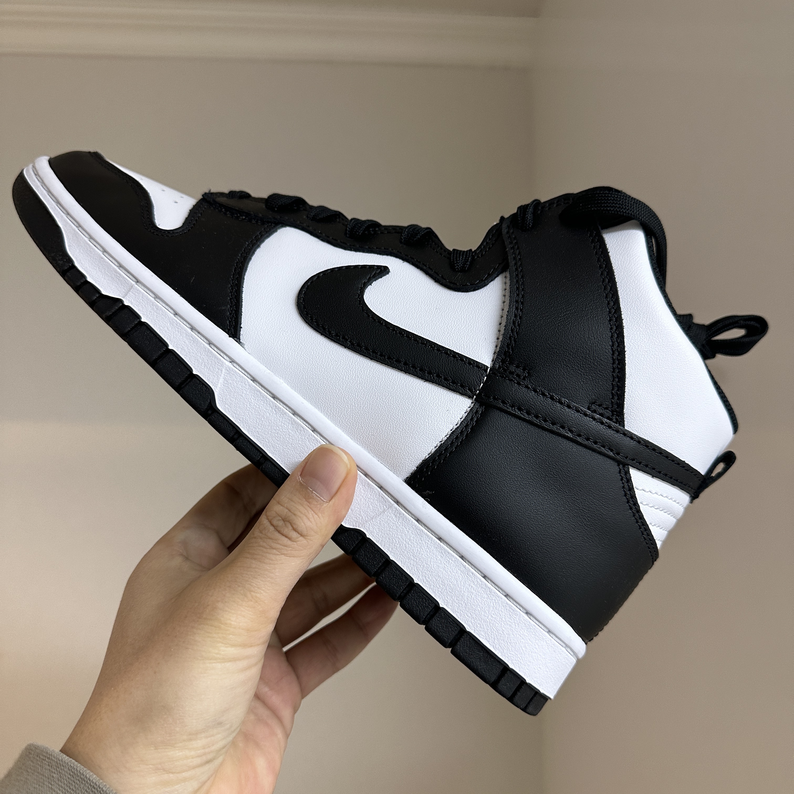 Nike Dunk High Retro Championship White 착용 스타일 - 1