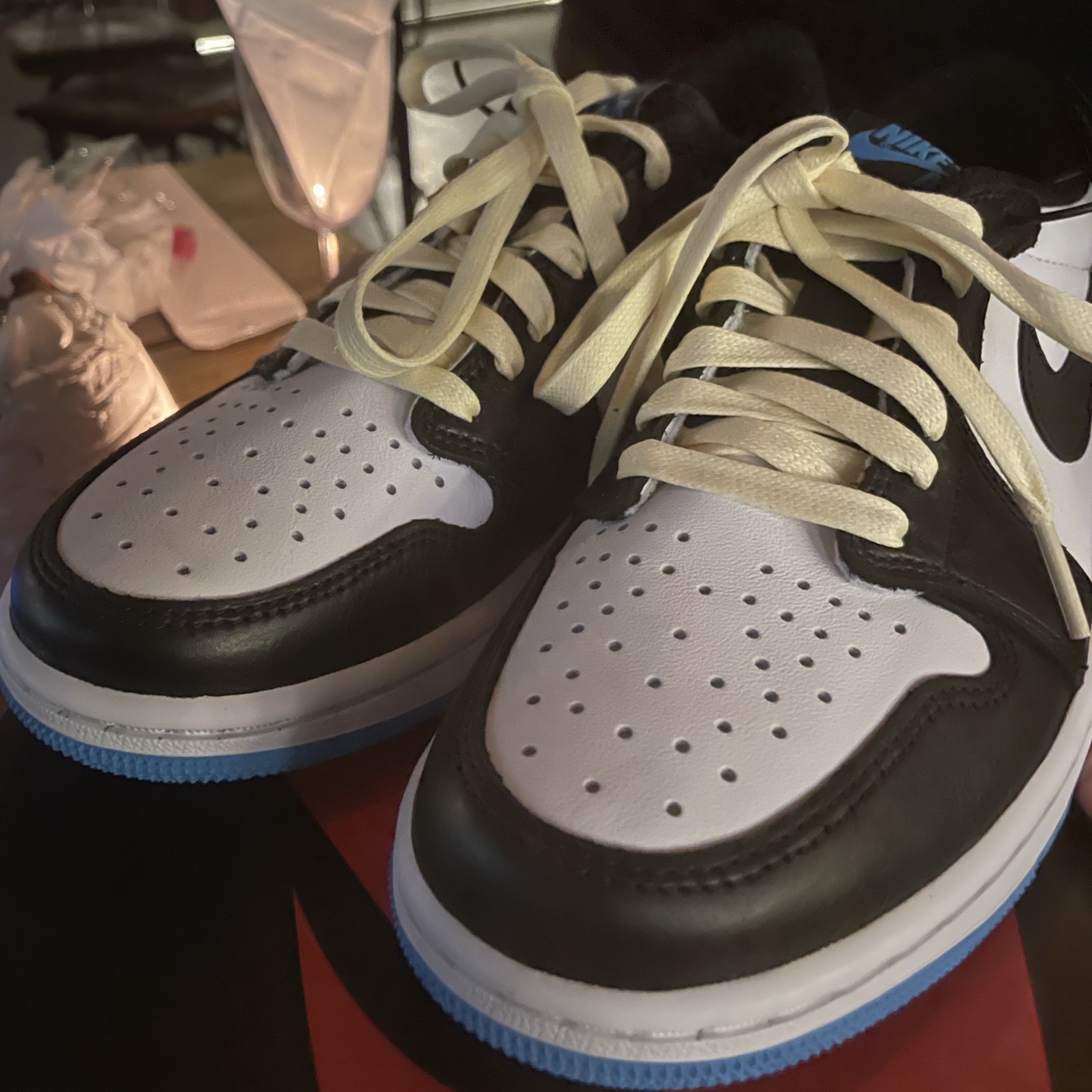 Jordan 1 Retro Low OG Black and Dark Powder Blue 착용 스타일