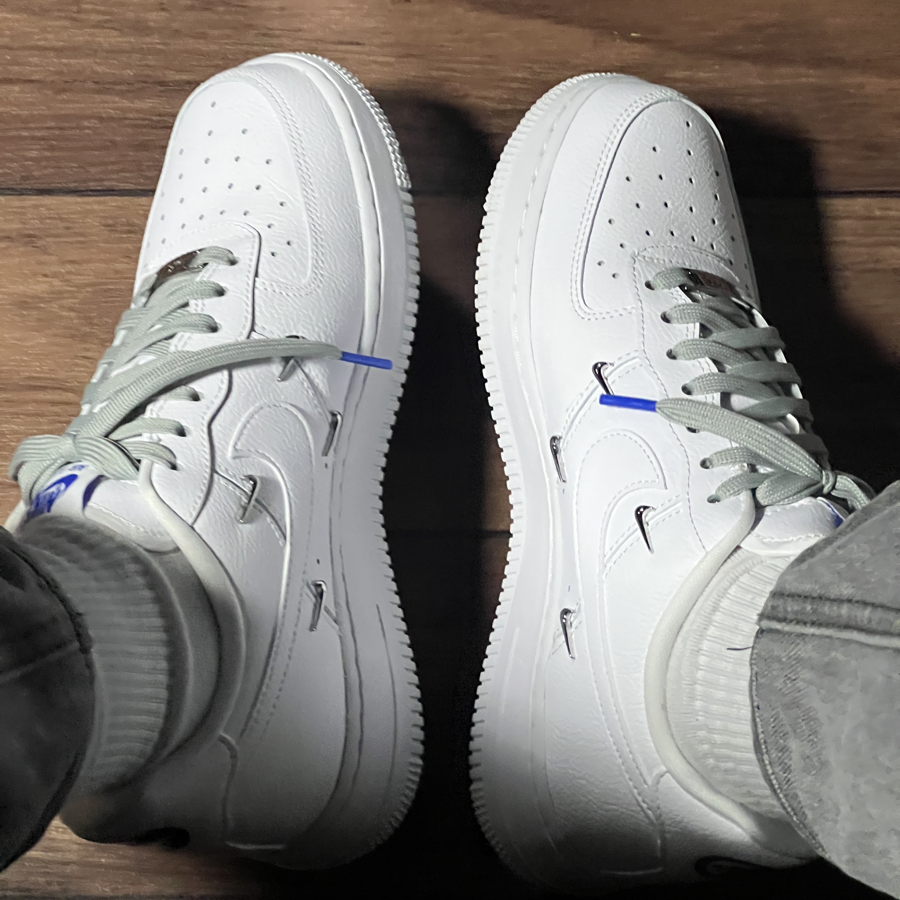 (W) Nike Air Force 1 Low '07 LX Chrome Luxe 착용 스타일