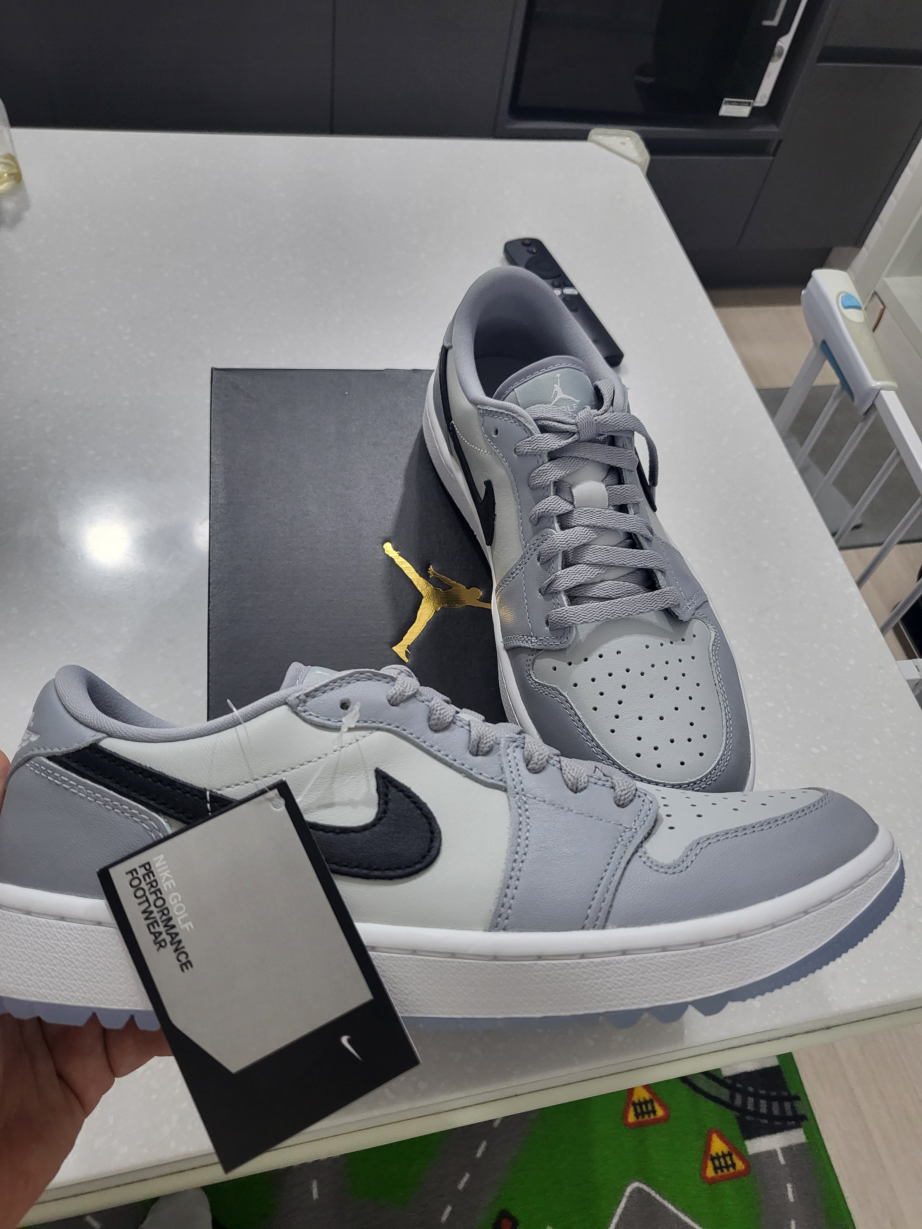 Jordan 1 Low Golf Wolf Grey 착용 스타일 - 1