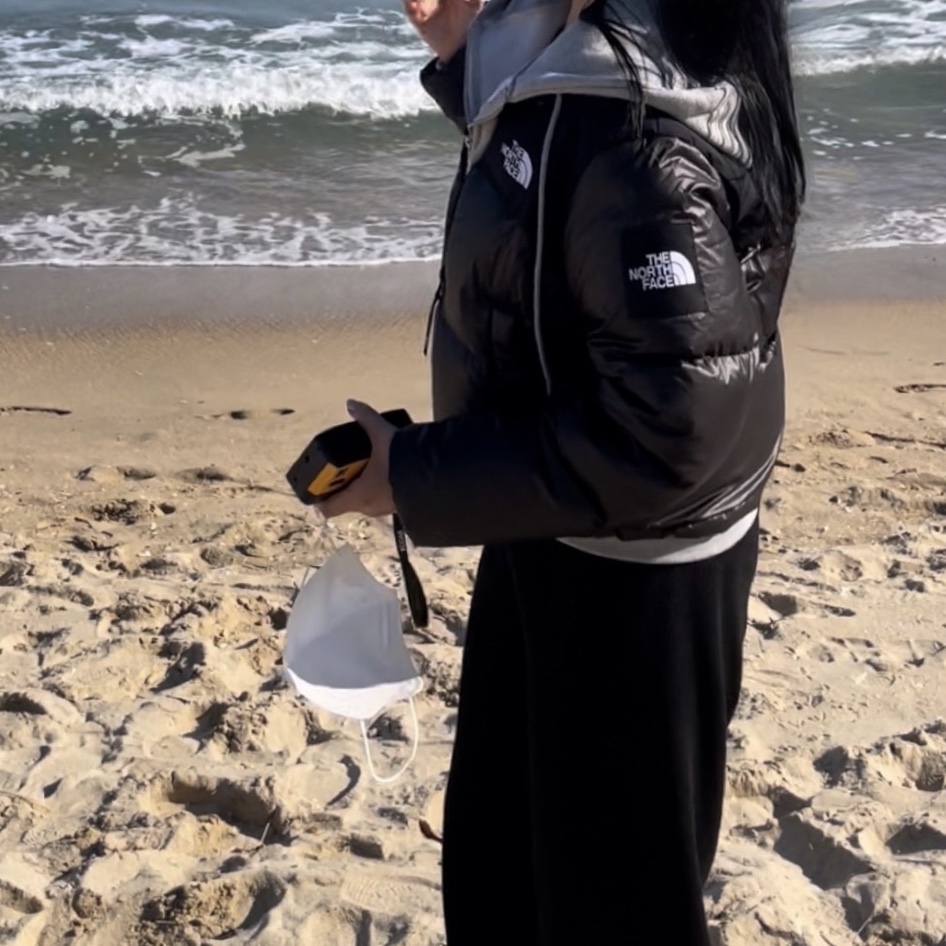 (W) The North Face White Label Novelty Nuptse Down Jacket Black 착용 스타일