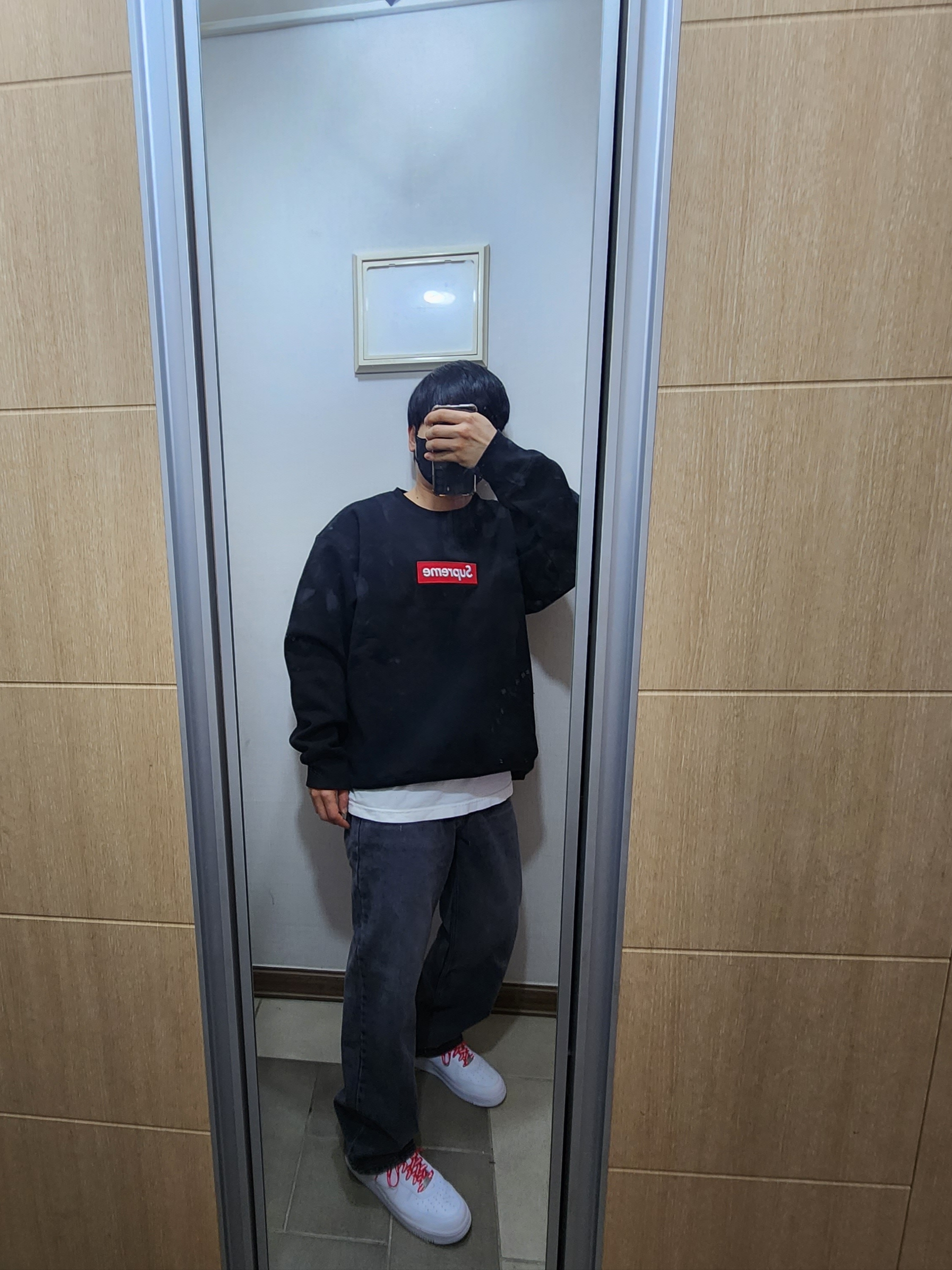Supreme Box Logo Crewneck Black - 22FW, Nike x Supreme Air Force 1 Low White 착용 스타일