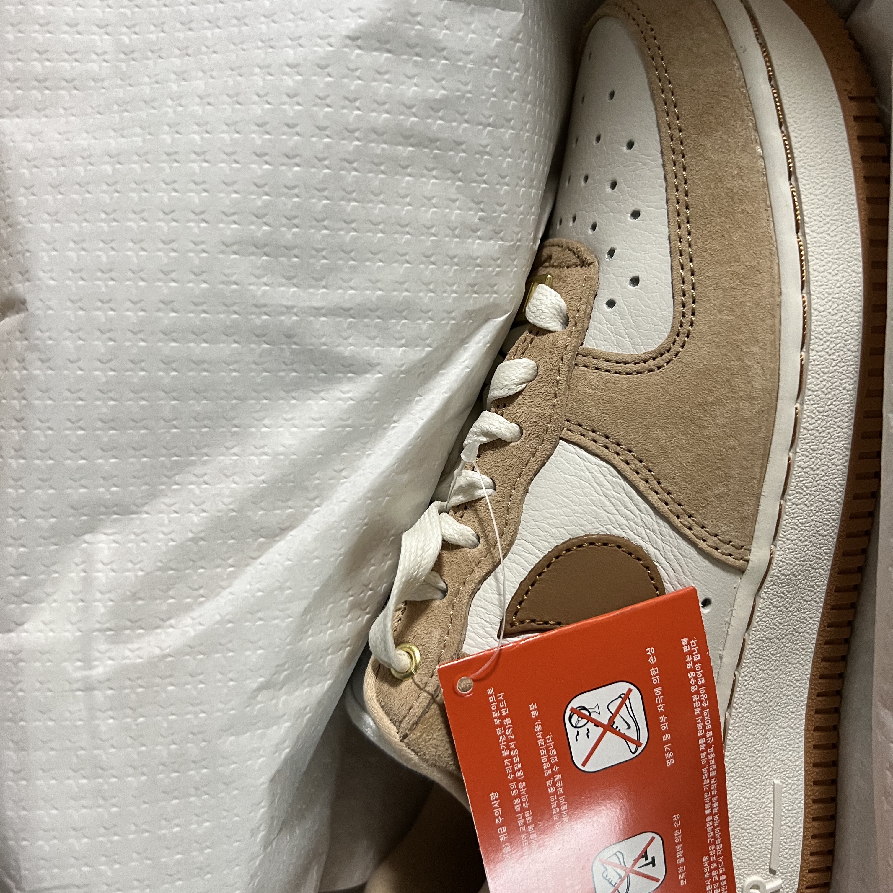 Converse x Ader Error Chuck 70 High White, (W) Nike Air Force 1 LXX Flax 착용 스타일 - 4