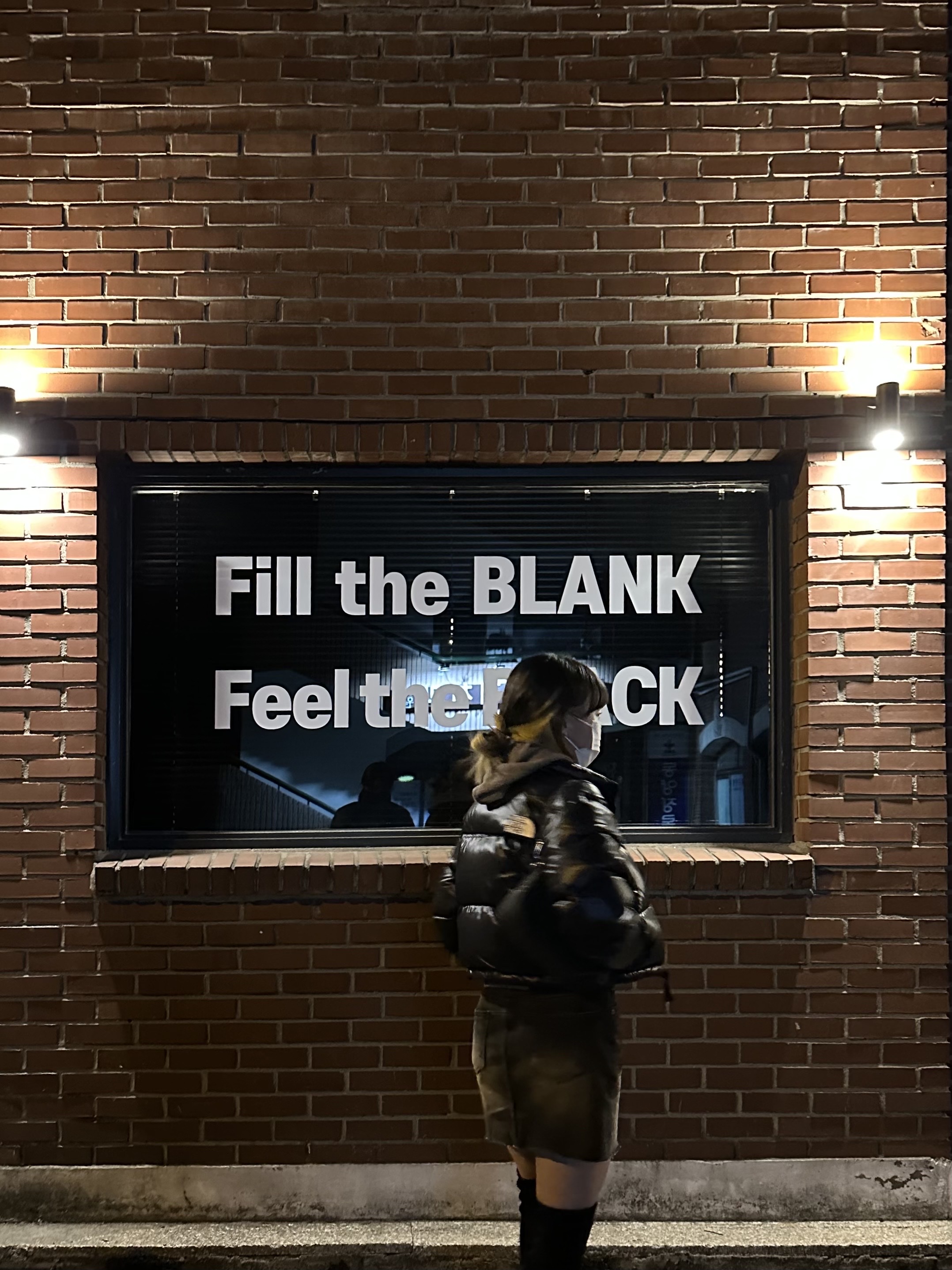 (W) The North Face Nuptse Short Jacket TNF Black, Jordan 1 x Travis Scott Retro Low OG SP Sail and Ridgerock 착용 스타일 - 3