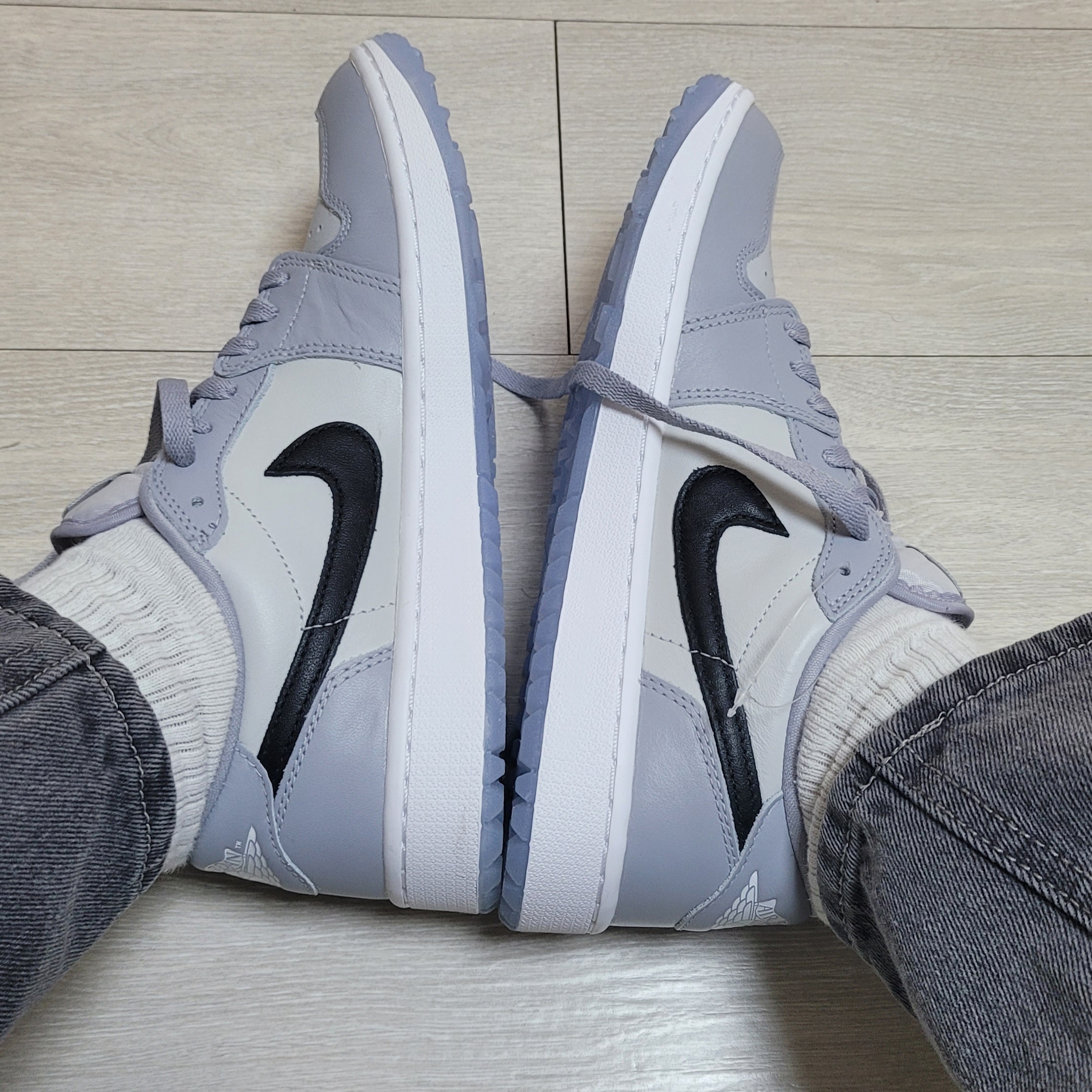 Jordan 1 Low Golf Wolf Grey 착용 스타일 - 1