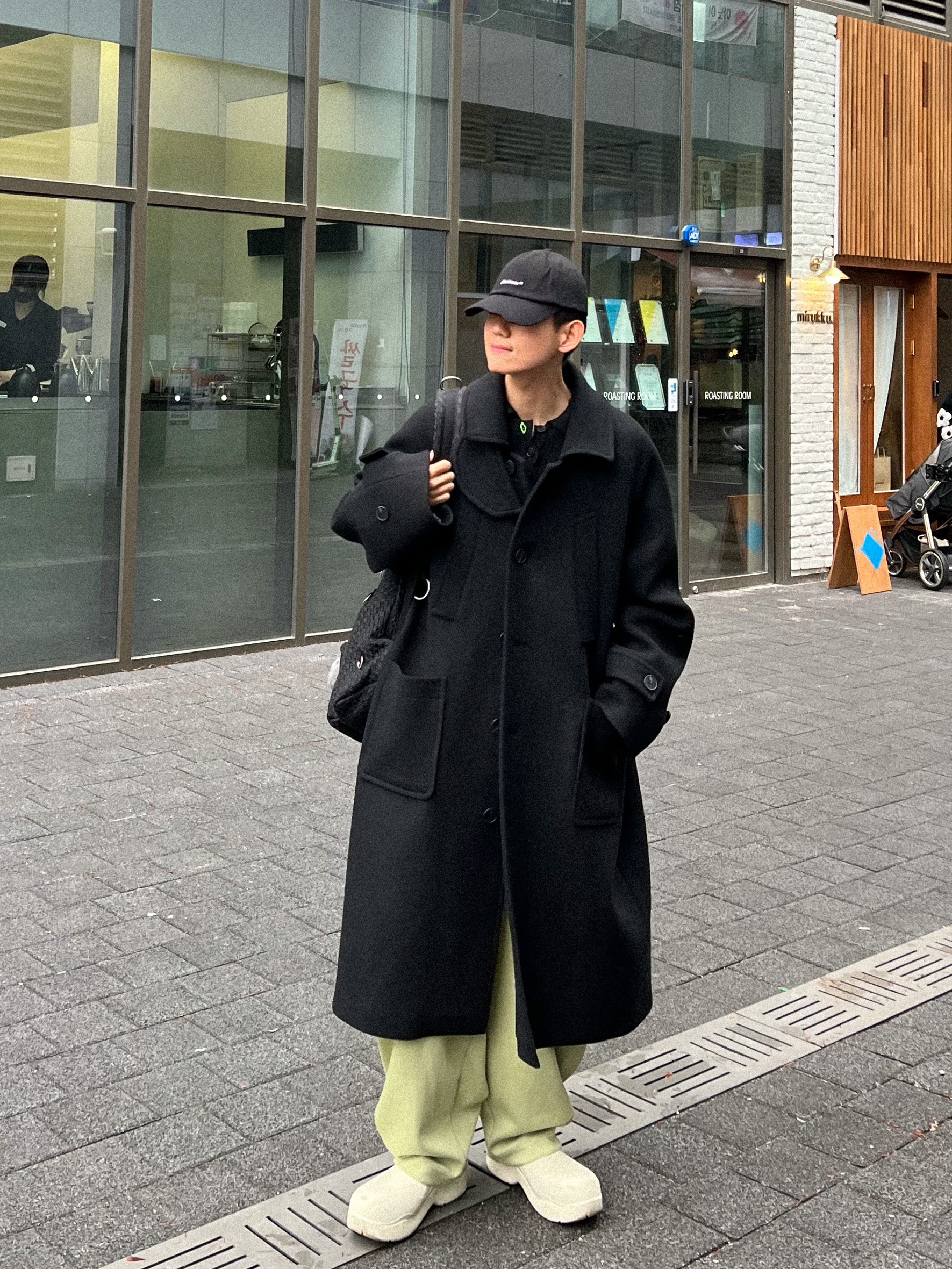 Bottega Veneta Puddle Ankle Boots Sea Salt, Zara x Ader Error Jogger Pants Light Green 착용 스타일 - 1