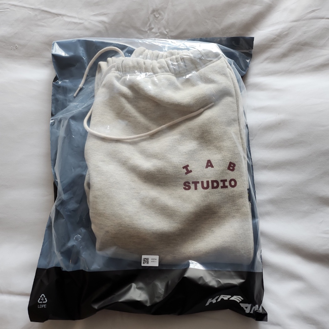IAB Studio Sweatpants Oatmeal Burgundy - 22SS 착용 스타일