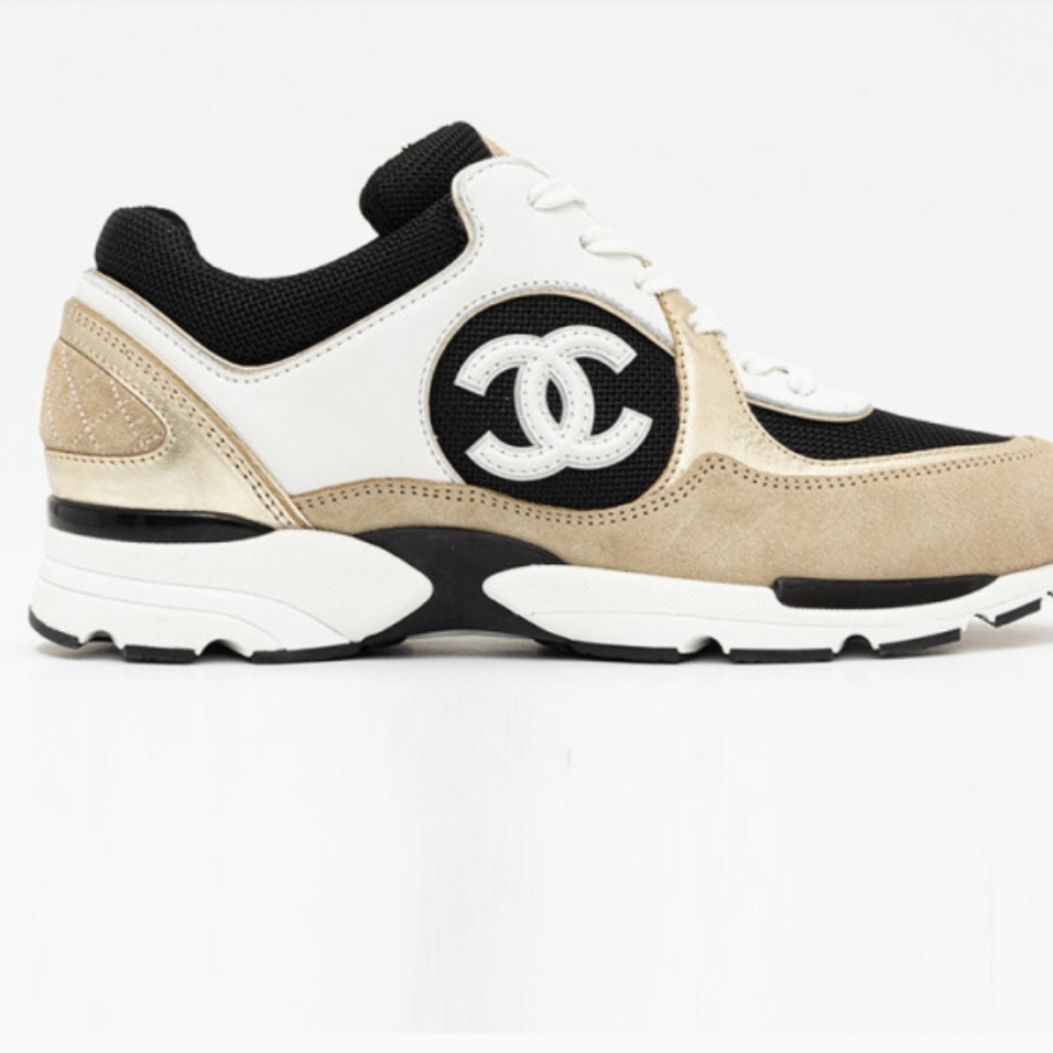 (W) Chanel Sneakers Calfskin Fabric & White Black Beige Gold 착용 스타일 - 3