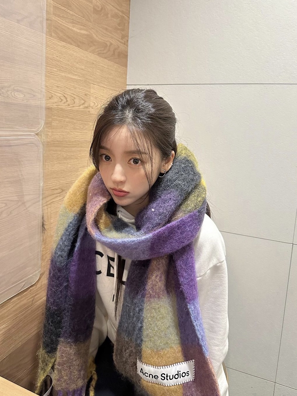 Celine Loose Hoodie in Cotton Fleece Off White Black, Acne Studios Mohair Checked Muffler Anthracite Grey Yellow Purple 착용 스타일 - 2