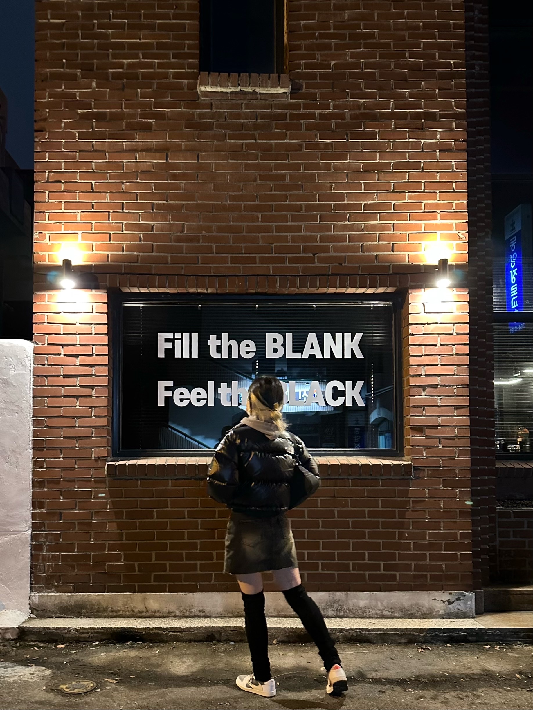 (W) The North Face Nuptse Short Jacket TNF Black, Jordan 1 x Travis Scott Retro Low OG SP Sail and Ridgerock 착용 스타일 - 2