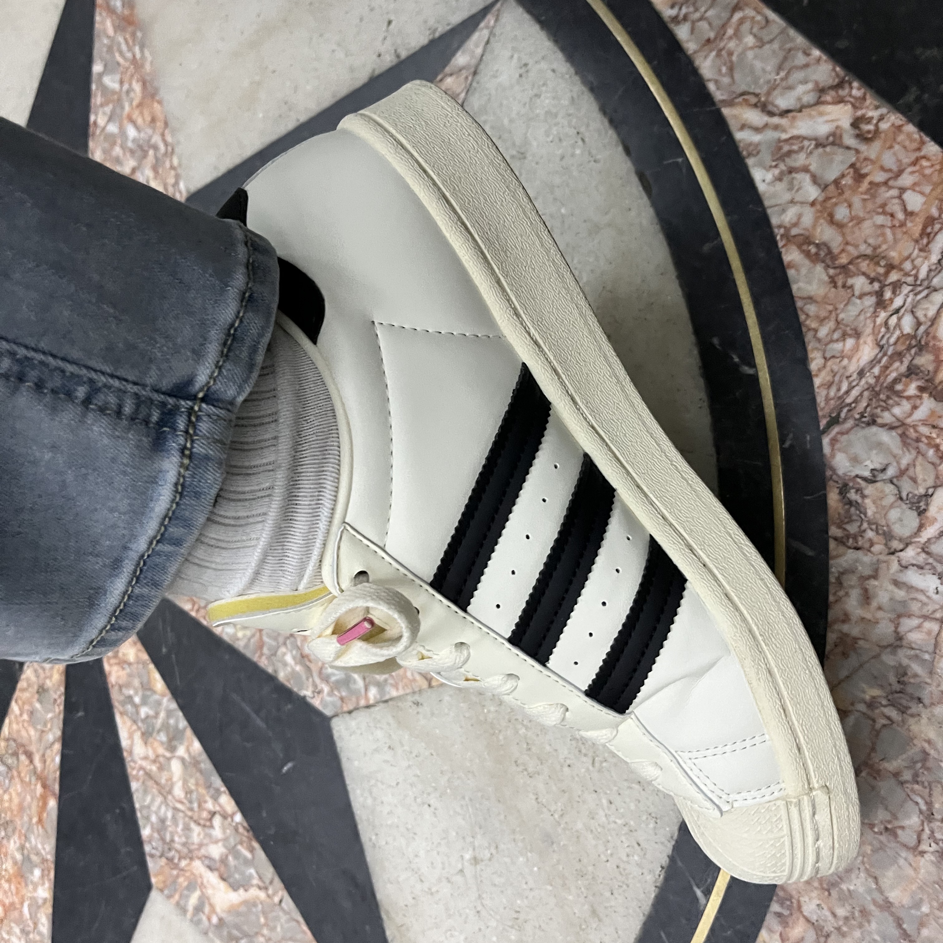 Adidas x Andre Saraiva Superstar Cream White Core Black 착용 스타일