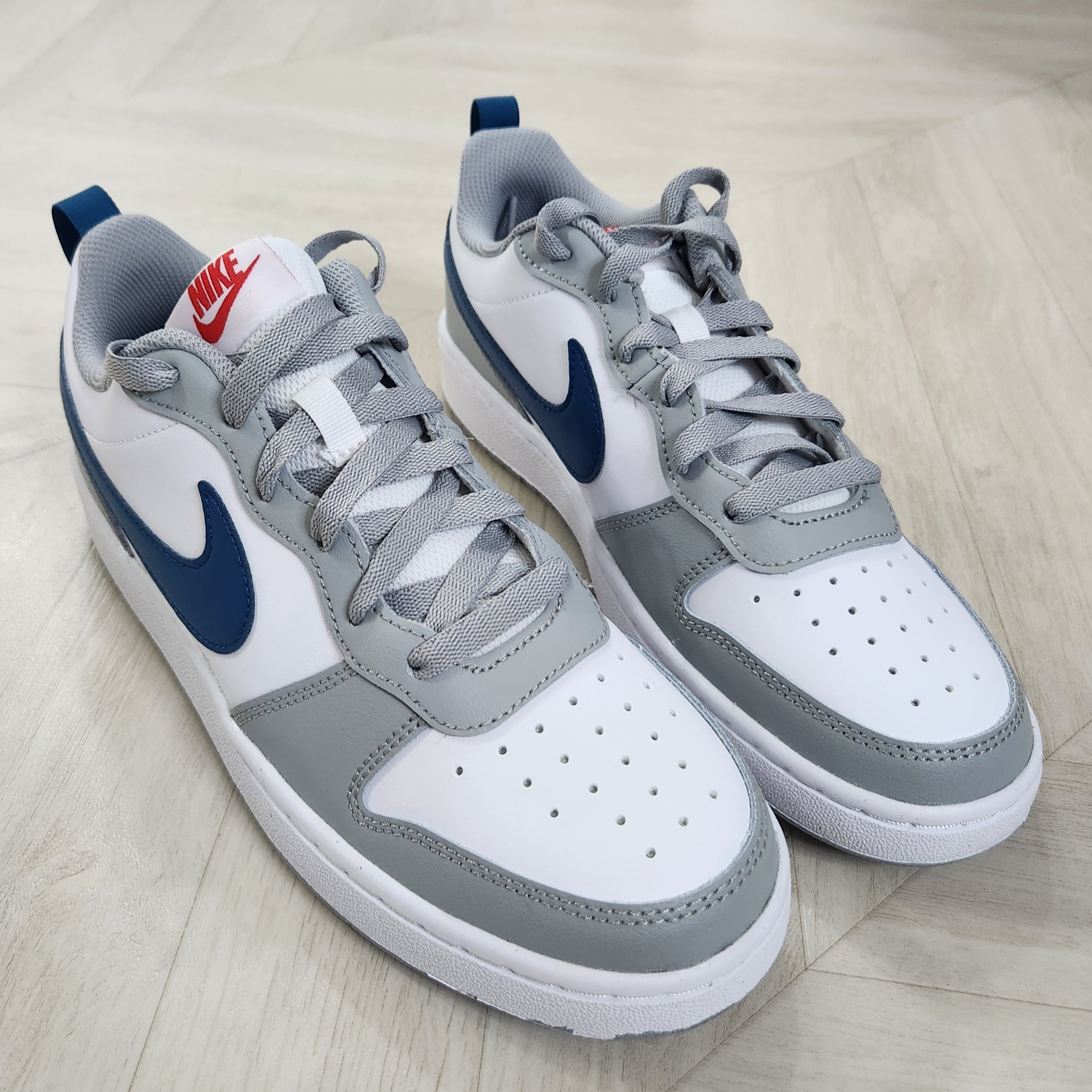 (GS) Nike Court Borough Low 2 Light Smoke Grey 착용 스타일 - 2