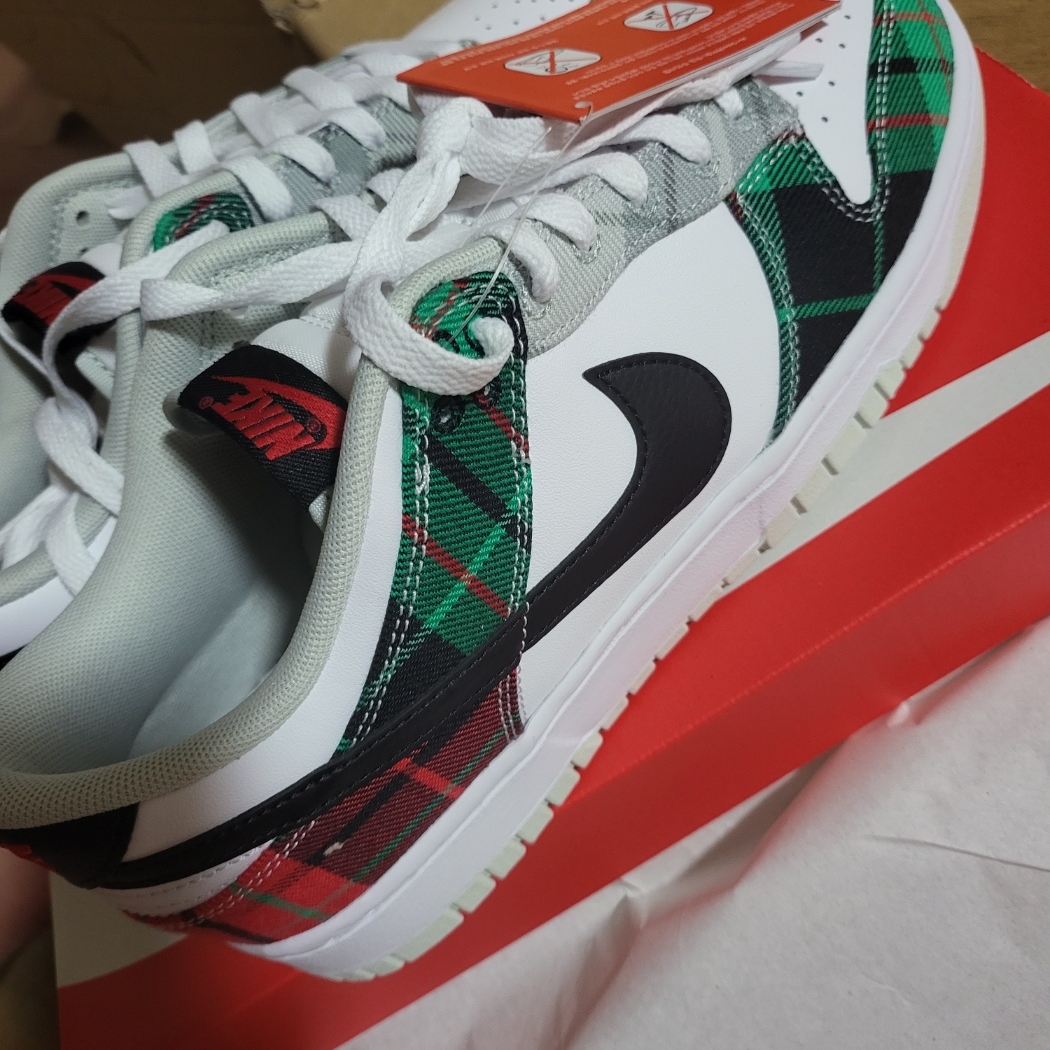 Nike Dunk Low Retro PRM White and Black 착용 스타일
