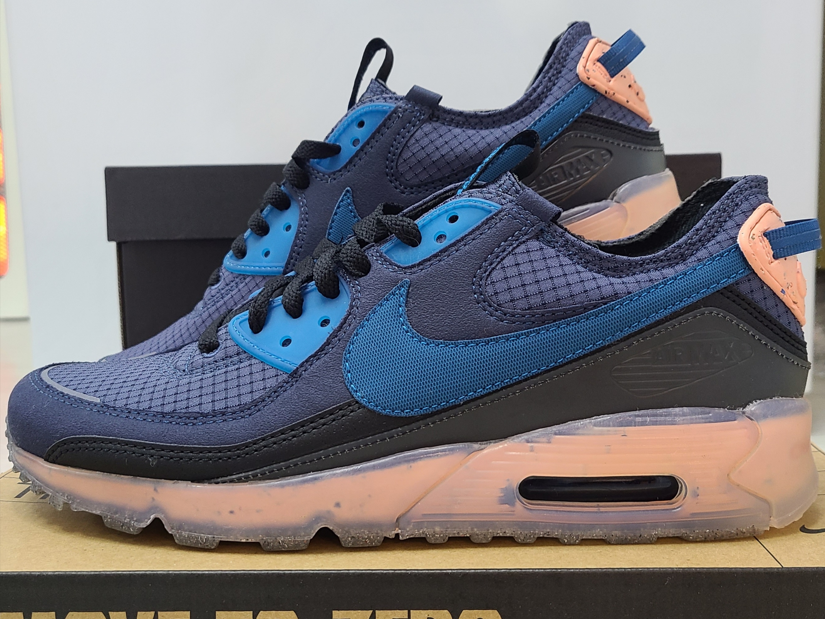 Nike Air Max Terrascape 90 Thunder Blue, (W) Nike Dunk Low Disrupt 2 Desert Bronze Pink Prime 착용 스타일 - 1