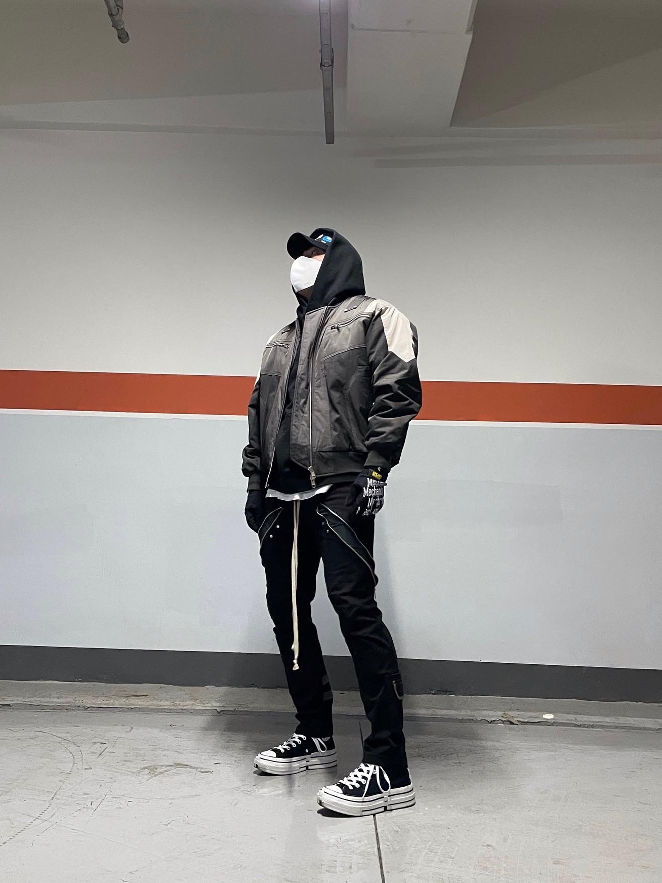 Undermycar Wani Kame Multi Block Pocket Turtle Bomber Driftwood - 22FW, Converse x Feng Chen Wang Chuck 70 2-in-1 Natural Ivory Black 착용 스타일 - 2