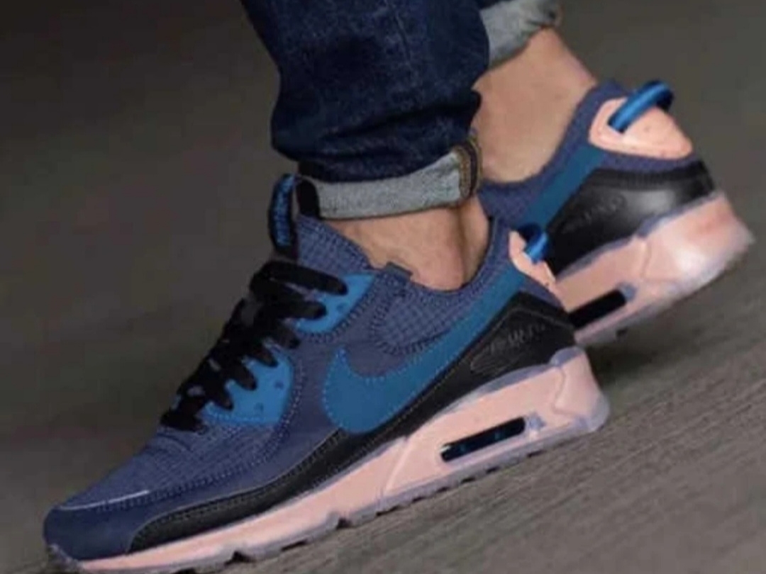 Nike Air Max Terrascape 90 Thunder Blue, (W) Nike Dunk Low Disrupt 2 Desert Bronze Pink Prime 착용 스타일 - 2