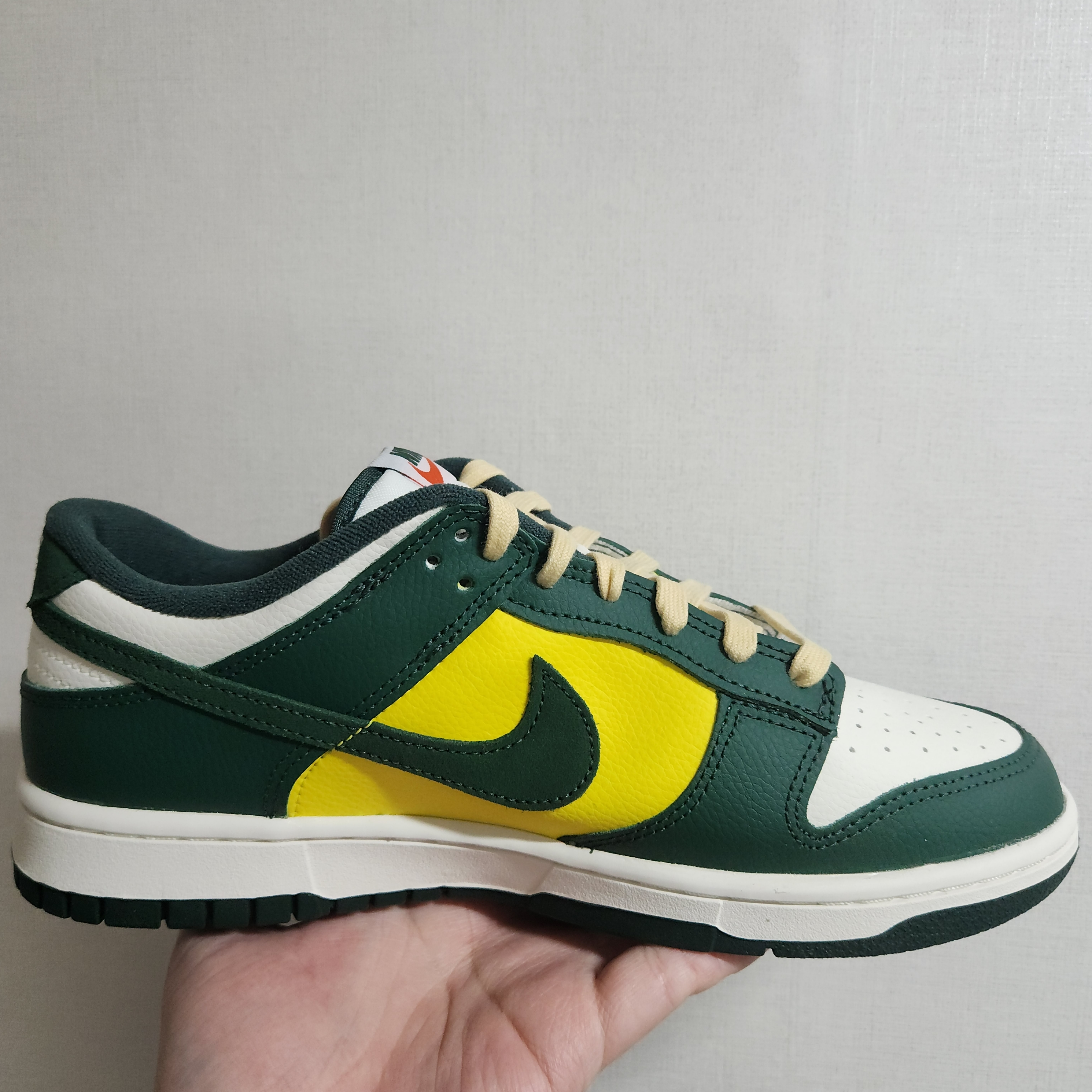 (W) Nike Dunk Low SE Opti Noble Green 착용 스타일 - 2