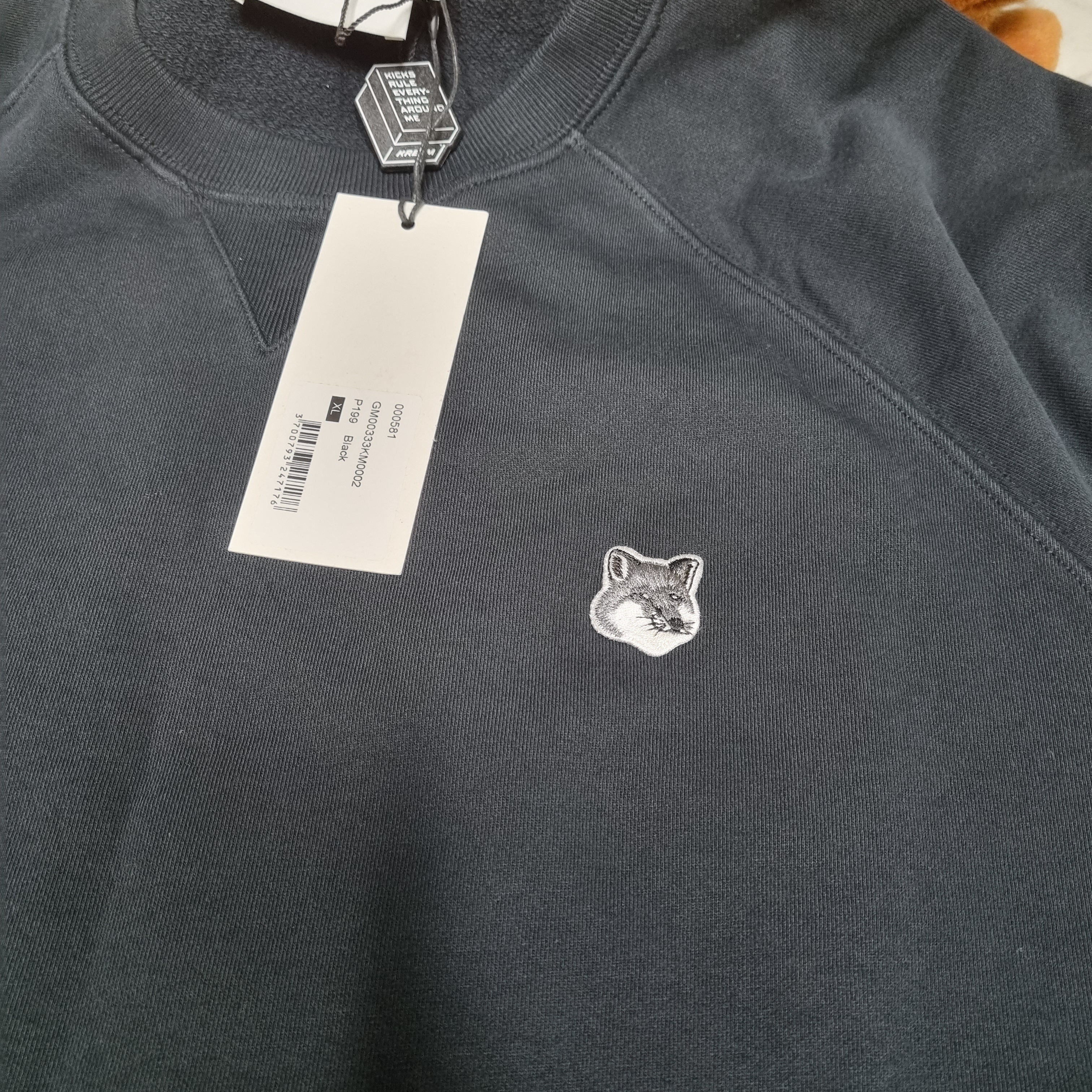 Maison Kitsune Grey Fox Head Patch Classic Sweatshirt Black 착용 스타일