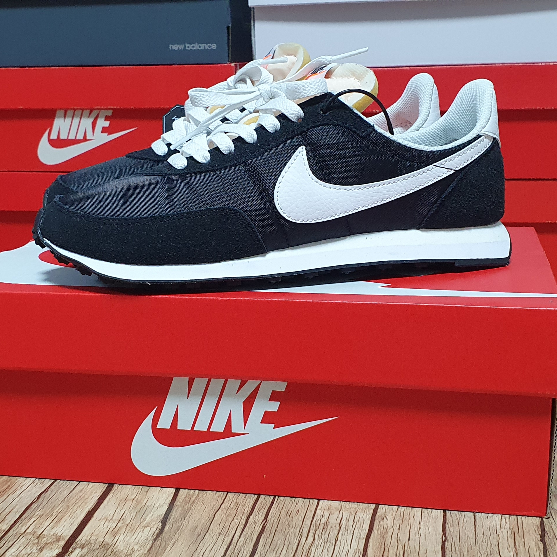 Nike Waffle Trainer 2 Black White 착용 스타일