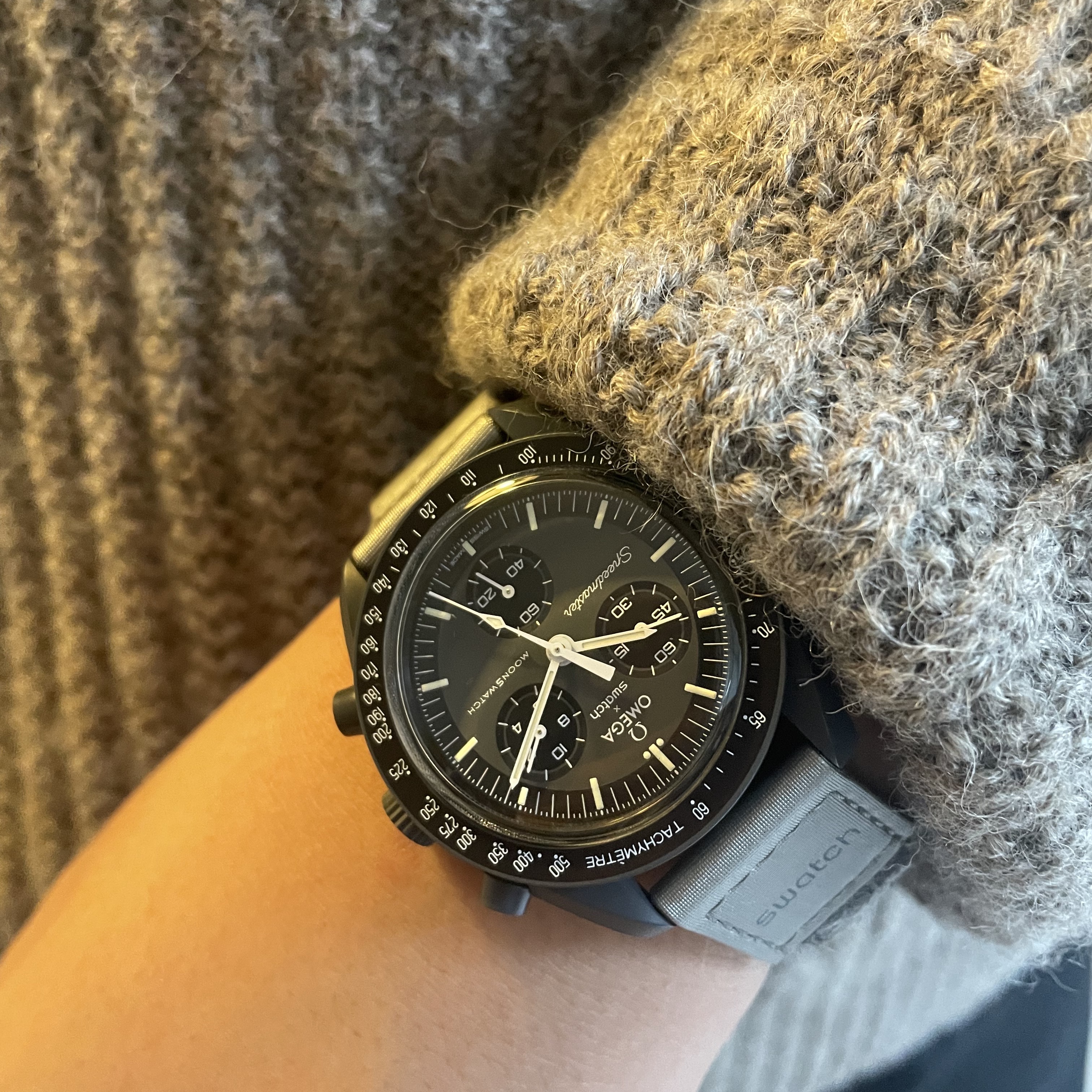 Swatch x Omega Bioceramic MoonSwatch Mission To Mercury 착용 스타일 - 1