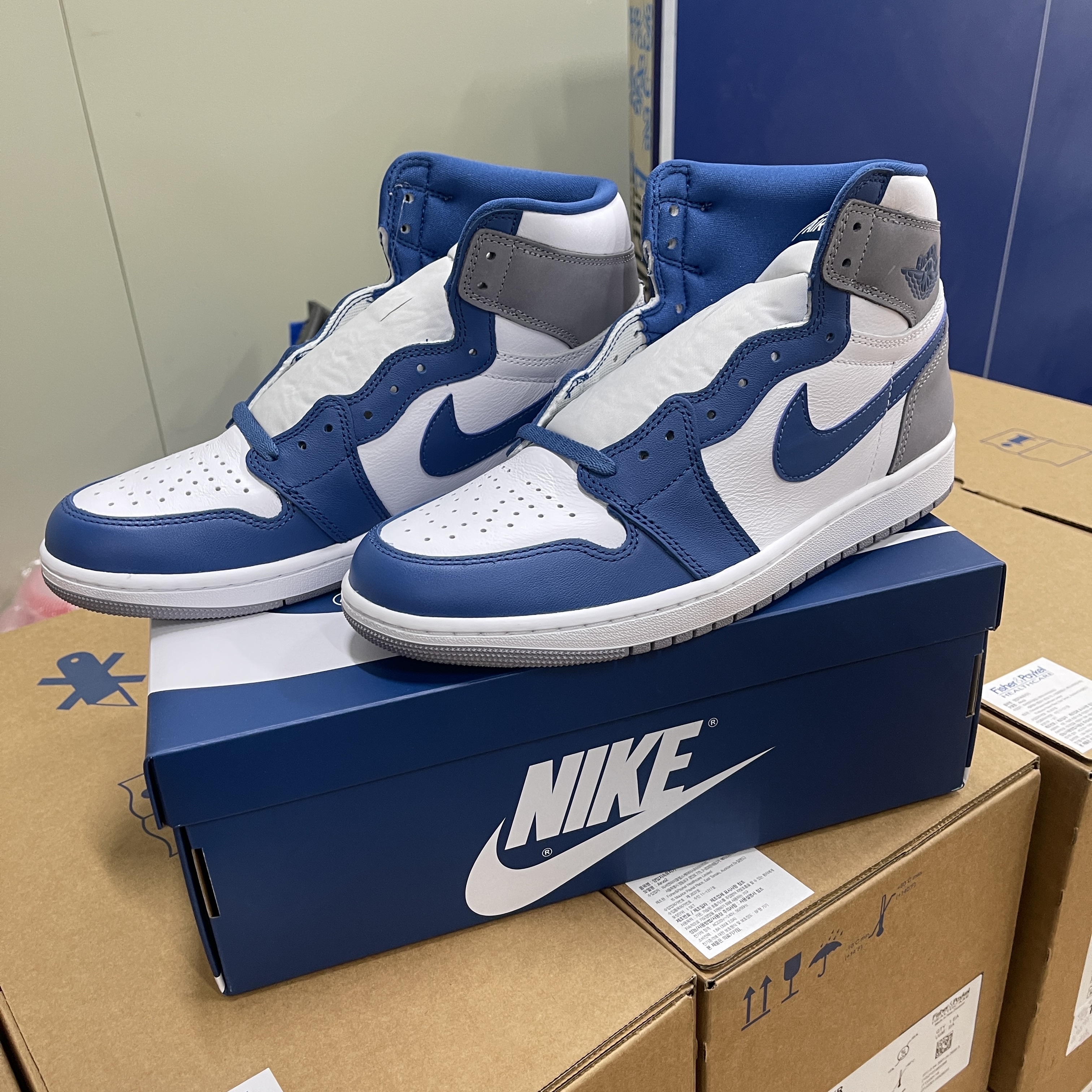 Jordan 1 Retro High OG True Blue 착용 스타일 - 4
