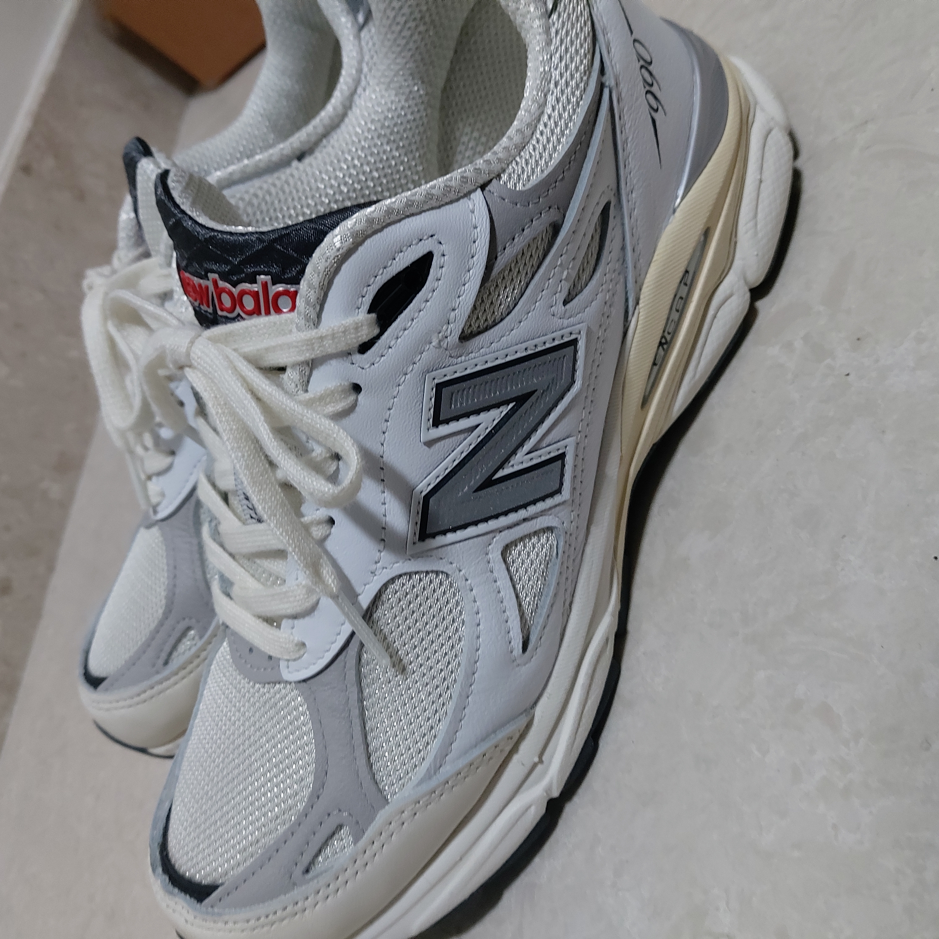 New Balance 990v3 Made in USA Sea Salt 착용 스타일