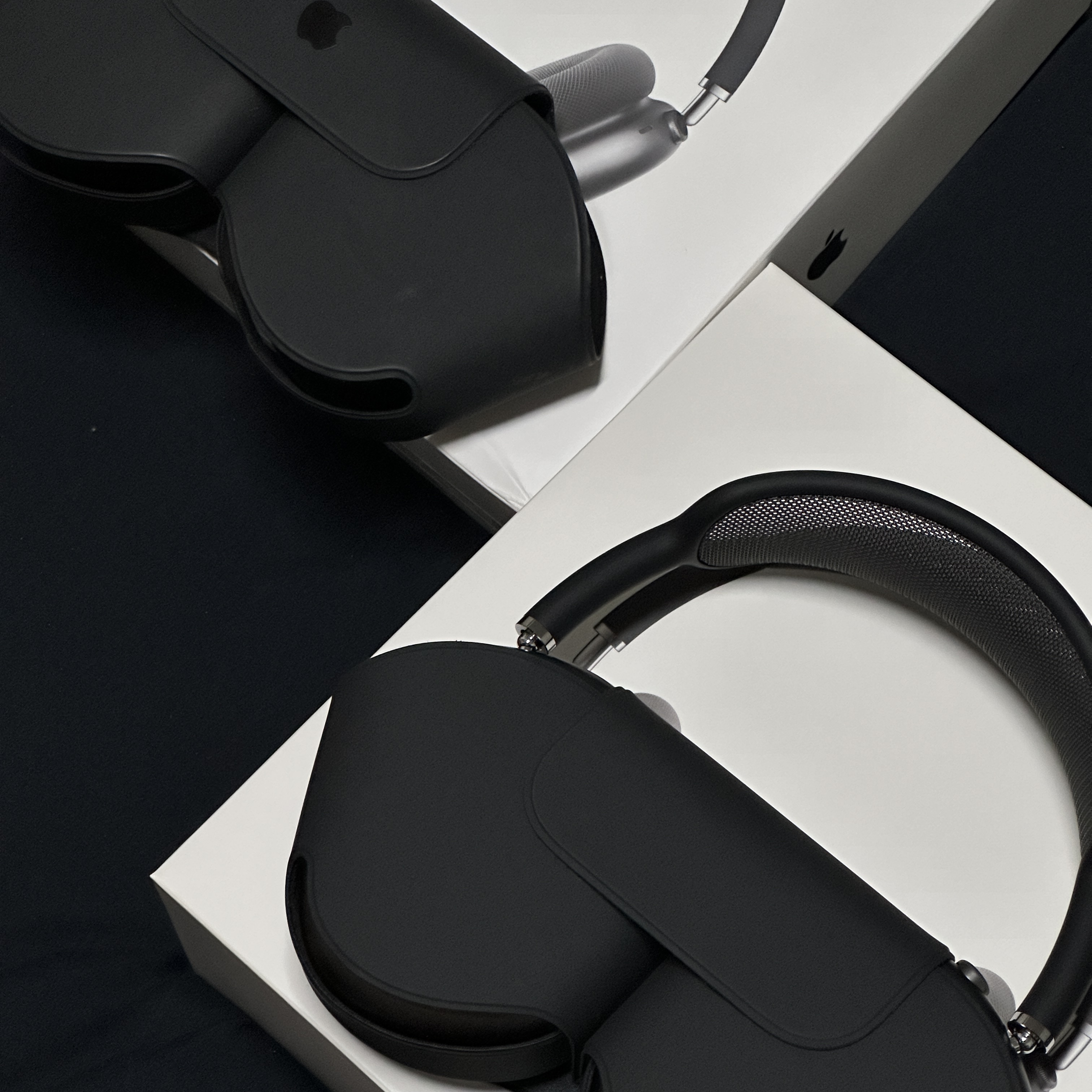Apple AirPods Max Lightning Space Gray (Korean Ver.), Apple AirPods Max Lightning Silver (Korean Ver.) 착용 스타일 - 1