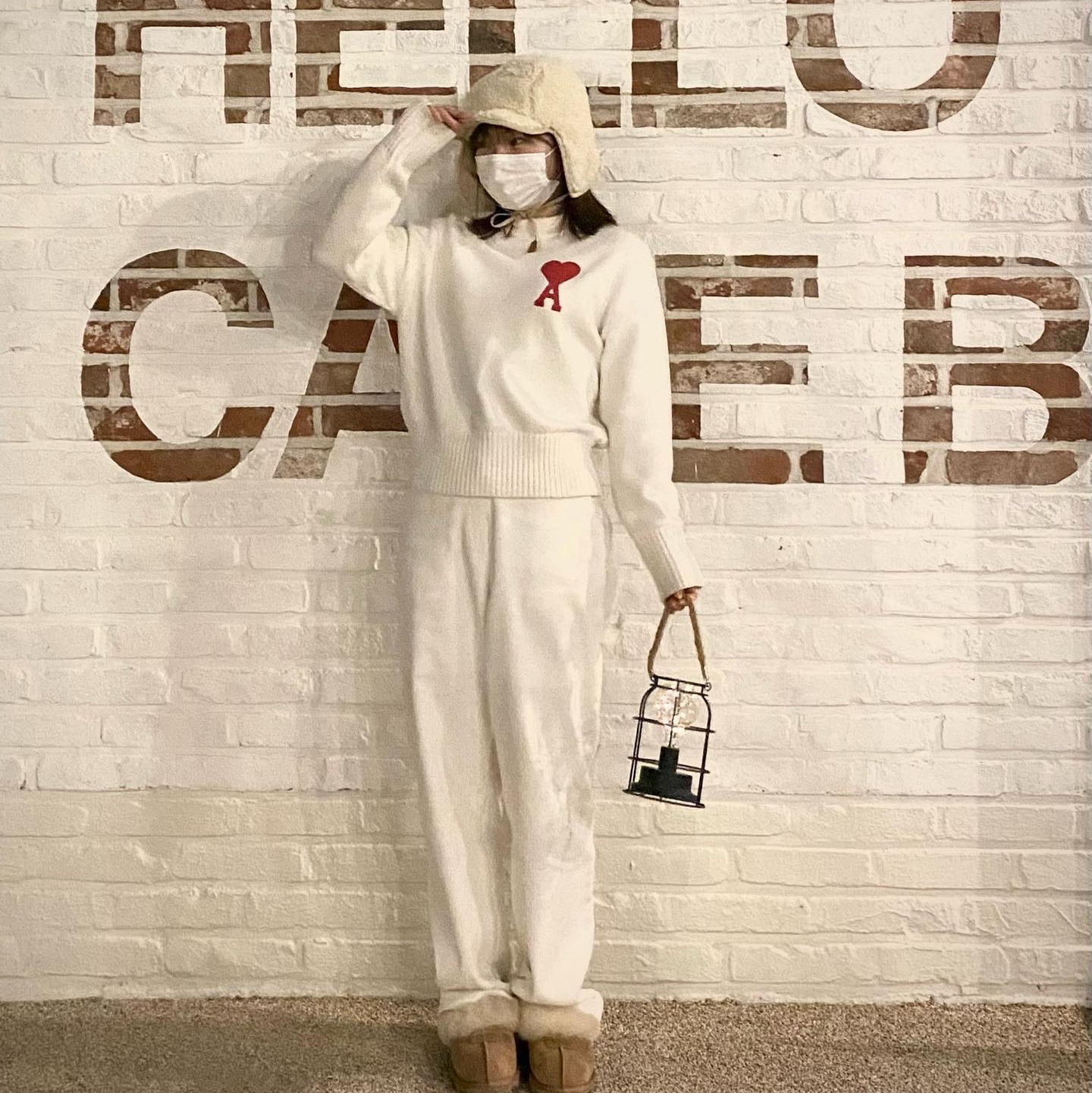 AMI de Coeur Oversize Intarsia Sweater White 착용 스타일