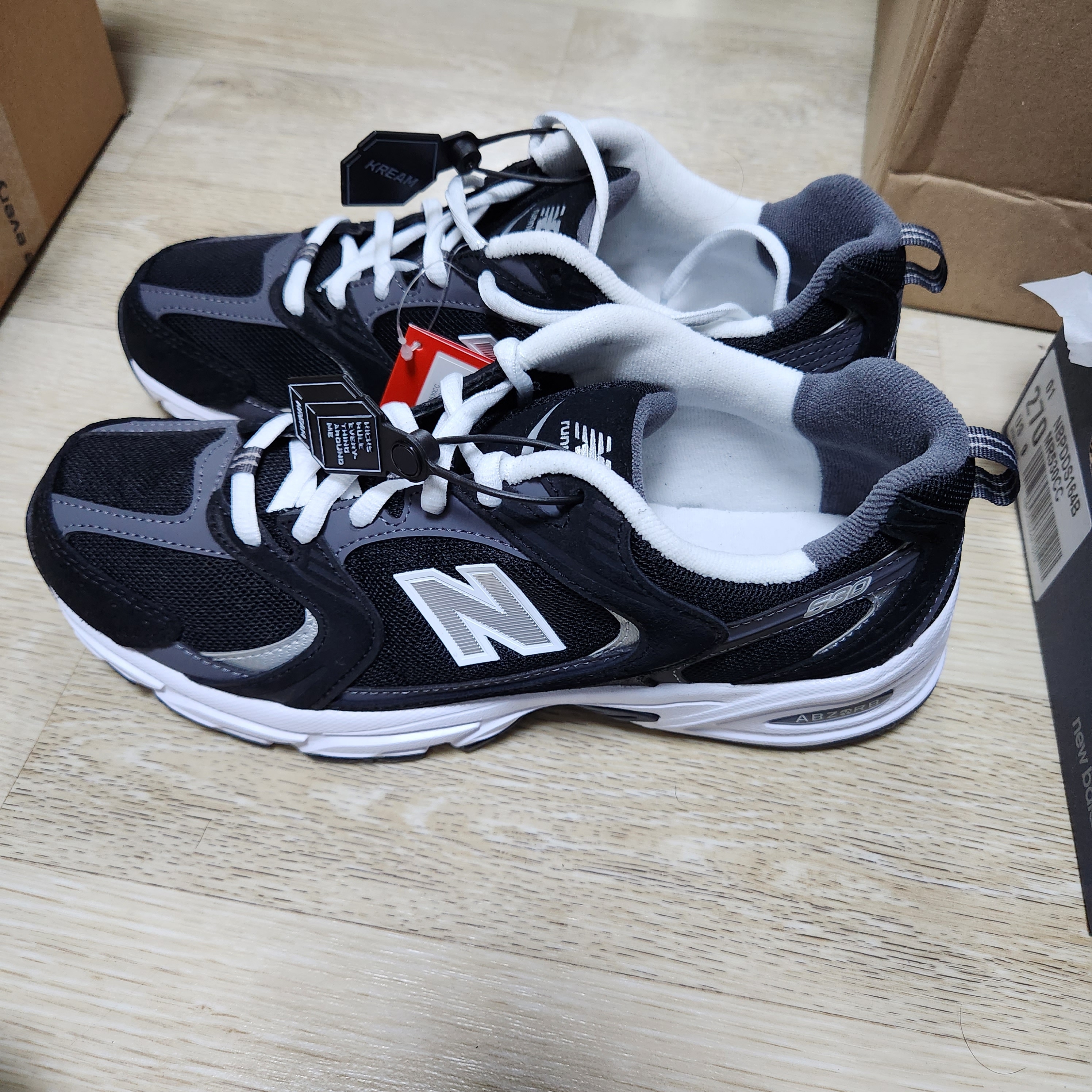 New Balance 530 Classic Black 착용 스타일