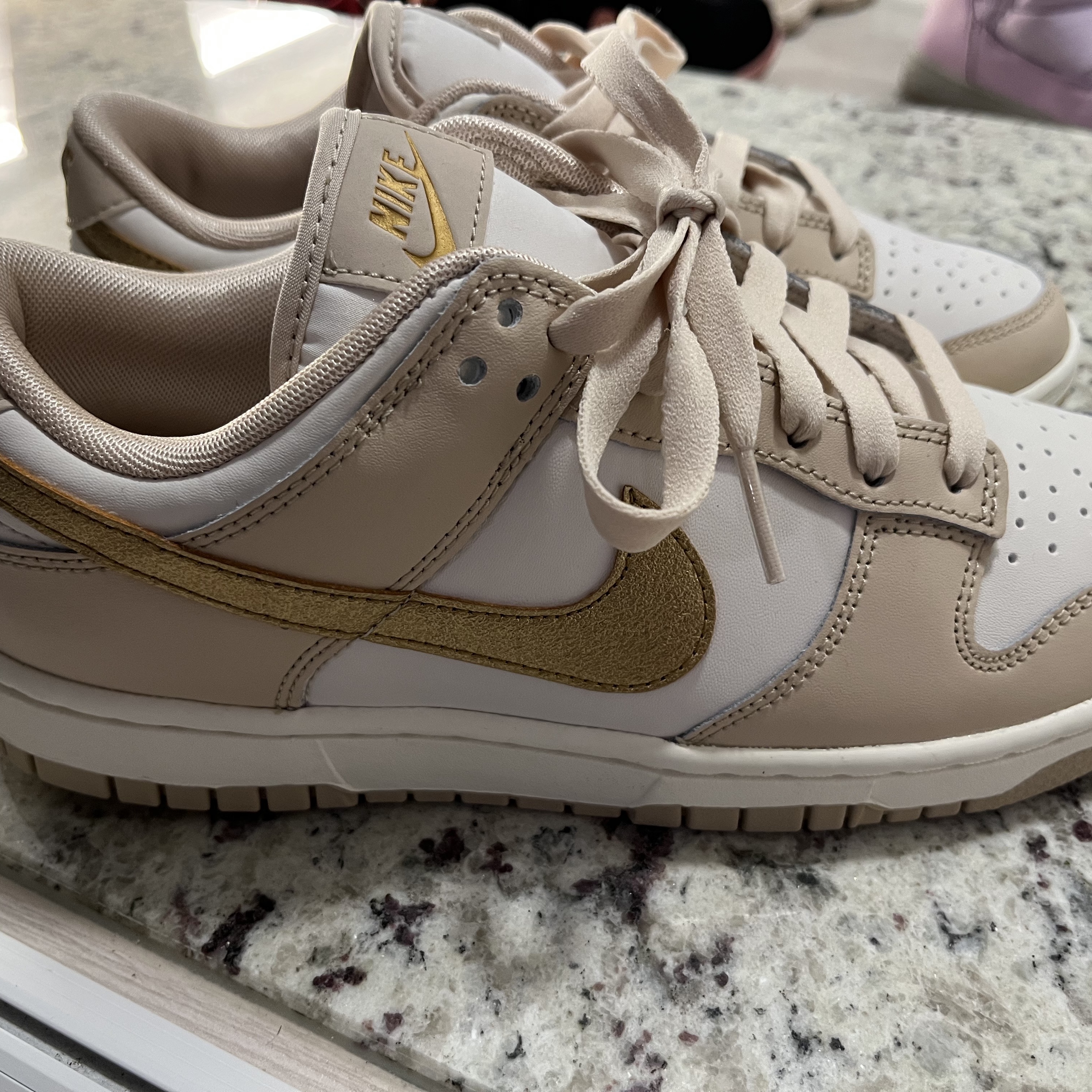 (W) Nike Dunk Low Sanddrift Metallic Gold 착용 스타일