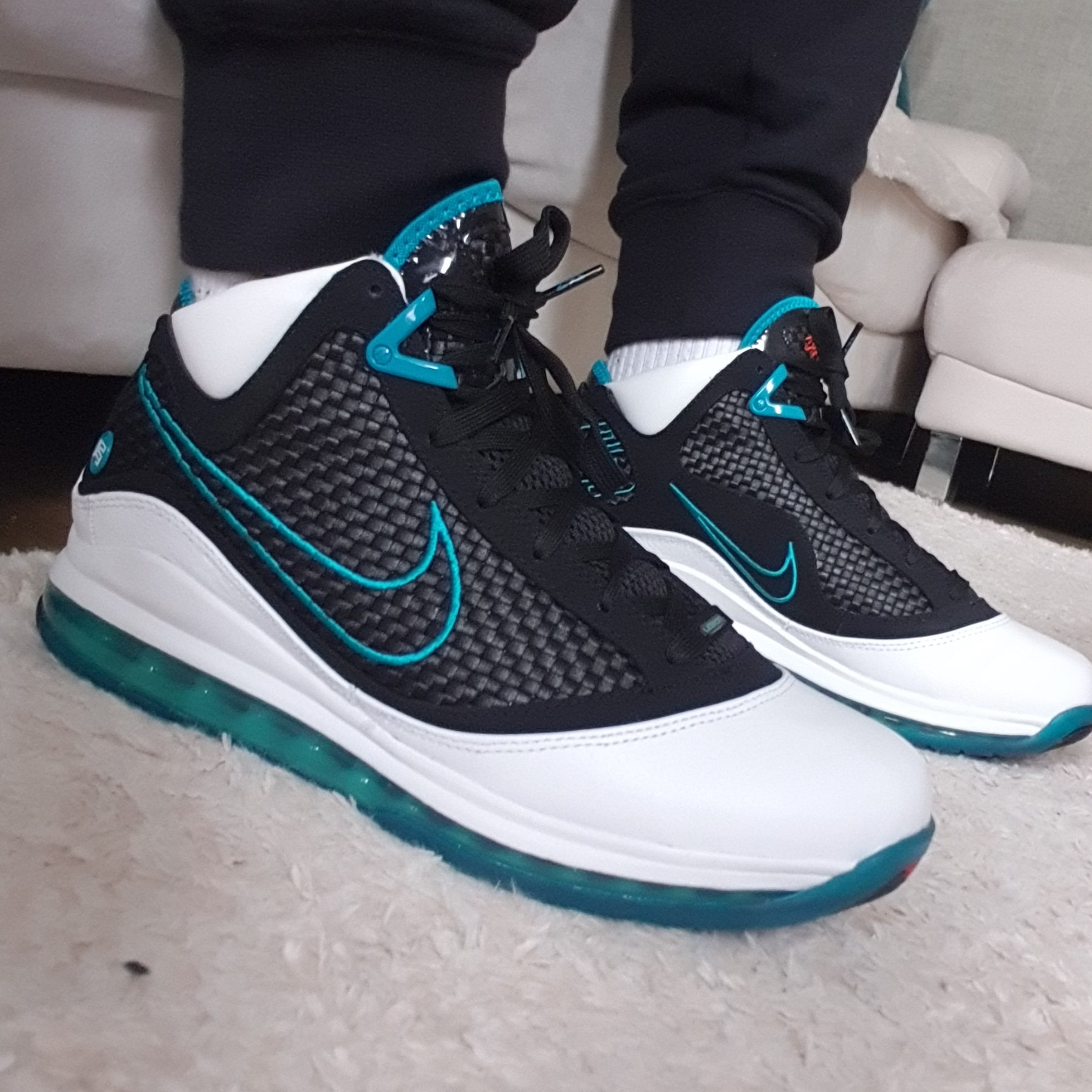 Nike LeBron 7 NFW Red Carpet 2019 착용 스타일
