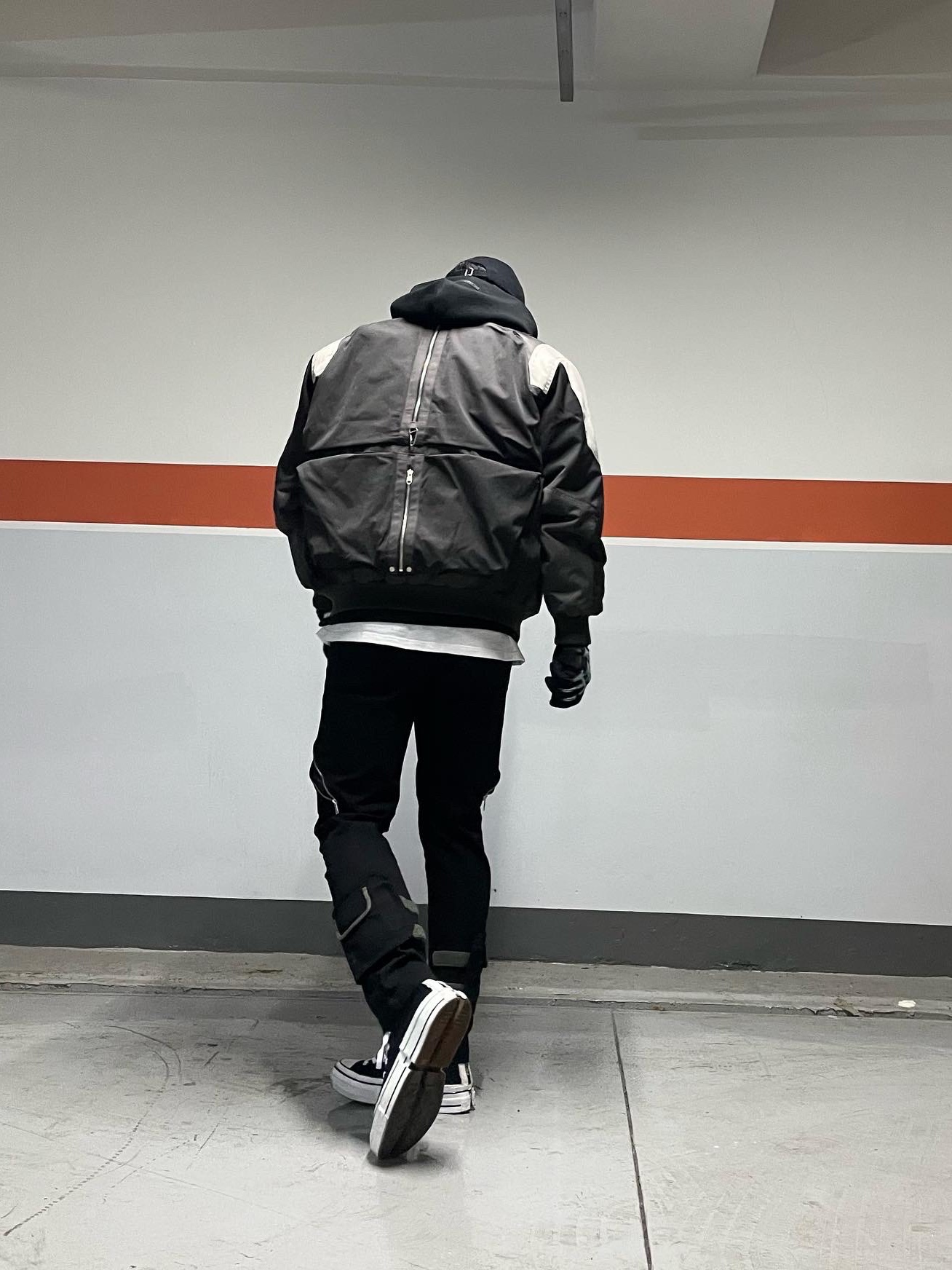 Undermycar Wani Kame Multi Block Pocket Turtle Bomber Driftwood - 22FW, Converse x Feng Chen Wang Chuck 70 2-in-1 Natural Ivory Black 착용 스타일 - 4