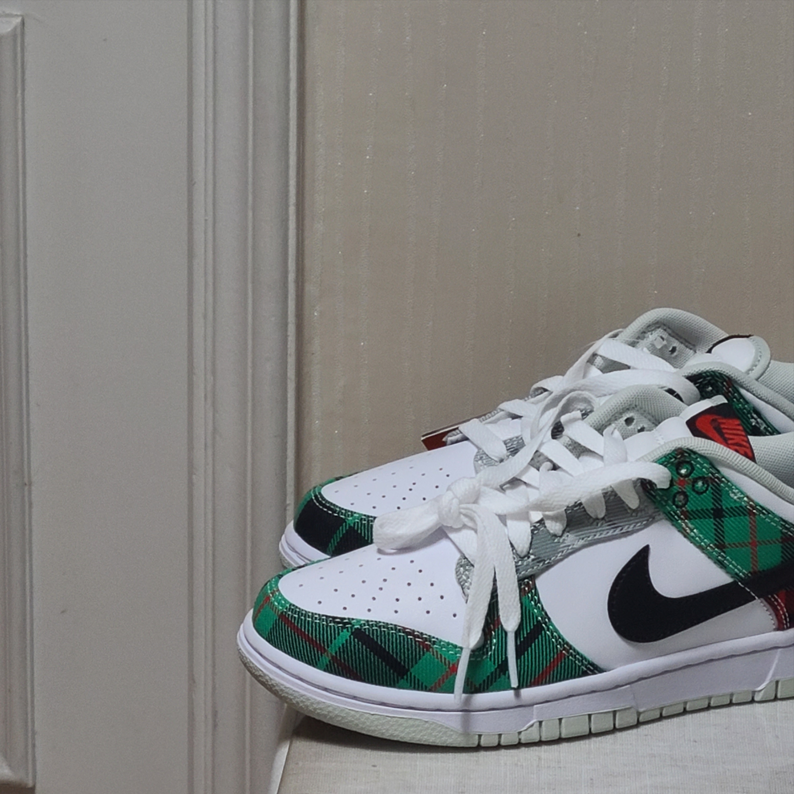 Nike Dunk Low Retro PRM White and Black 착용 스타일 - 3