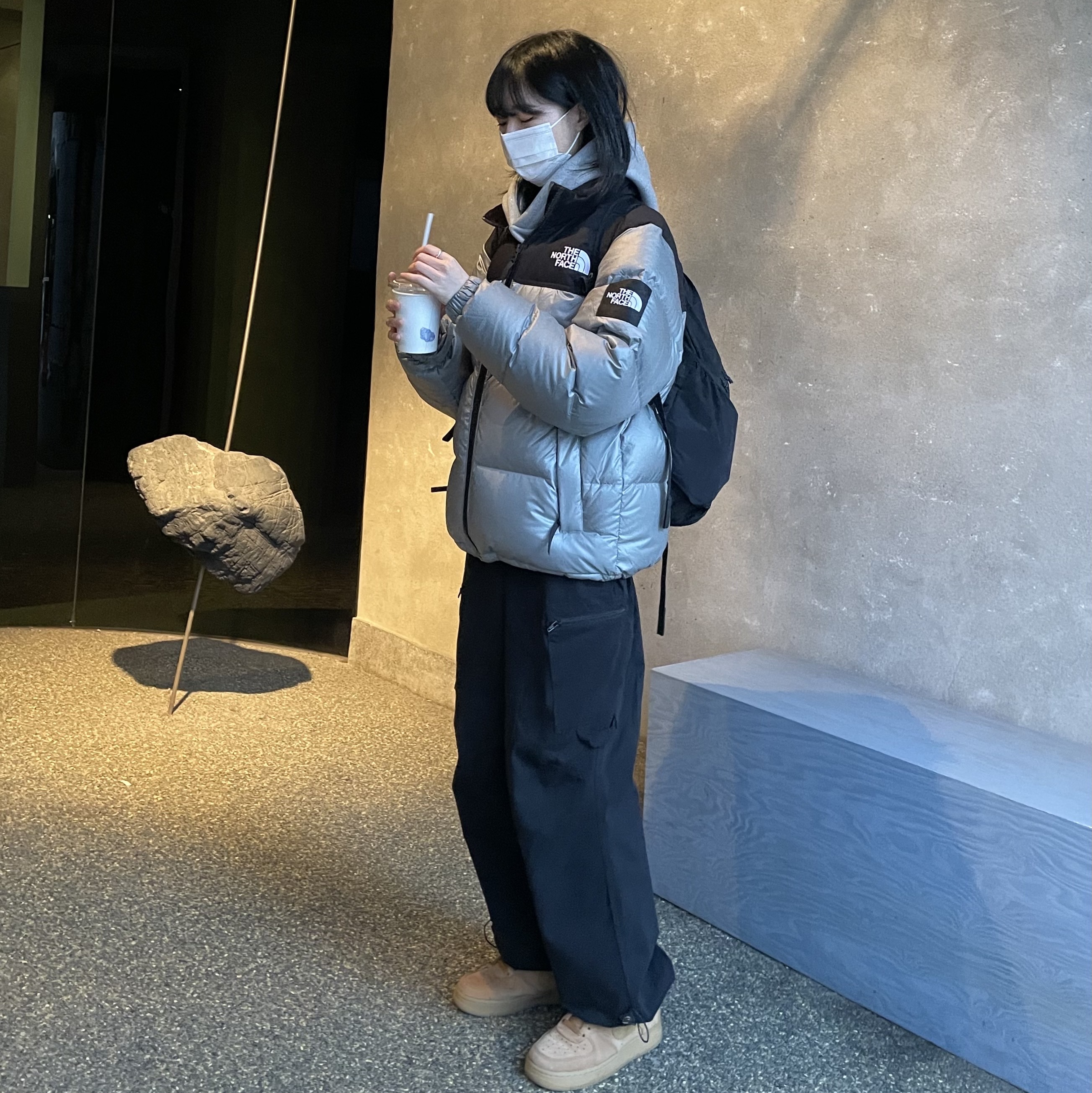 Nike Air Force 1 '07 WB Flax, The North Face White Label Novelty Nuptse Down Jacket Light Khaki 착용 스타일