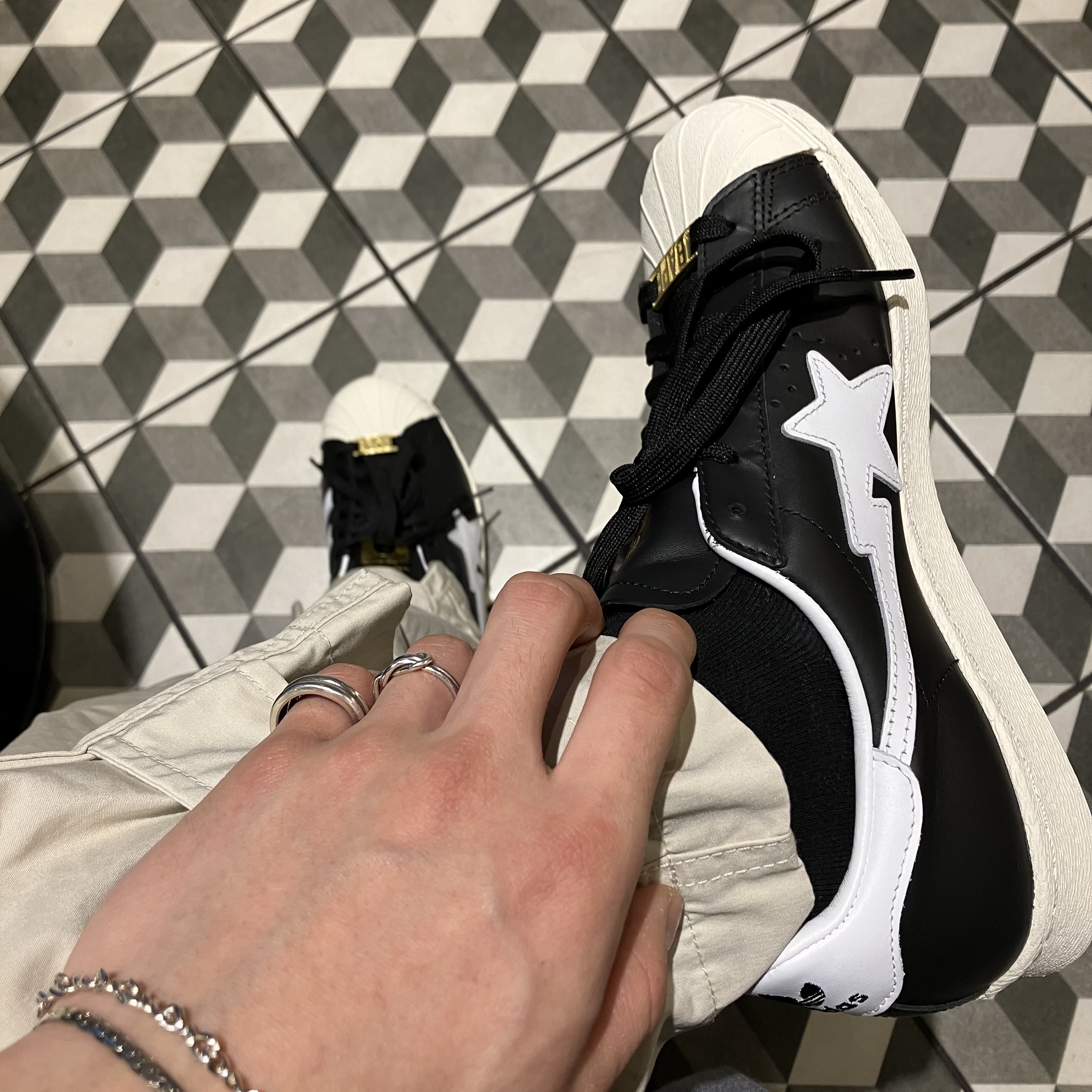 Adidas x BAPE Superstar 80s Core Black Off White 착용 스타일