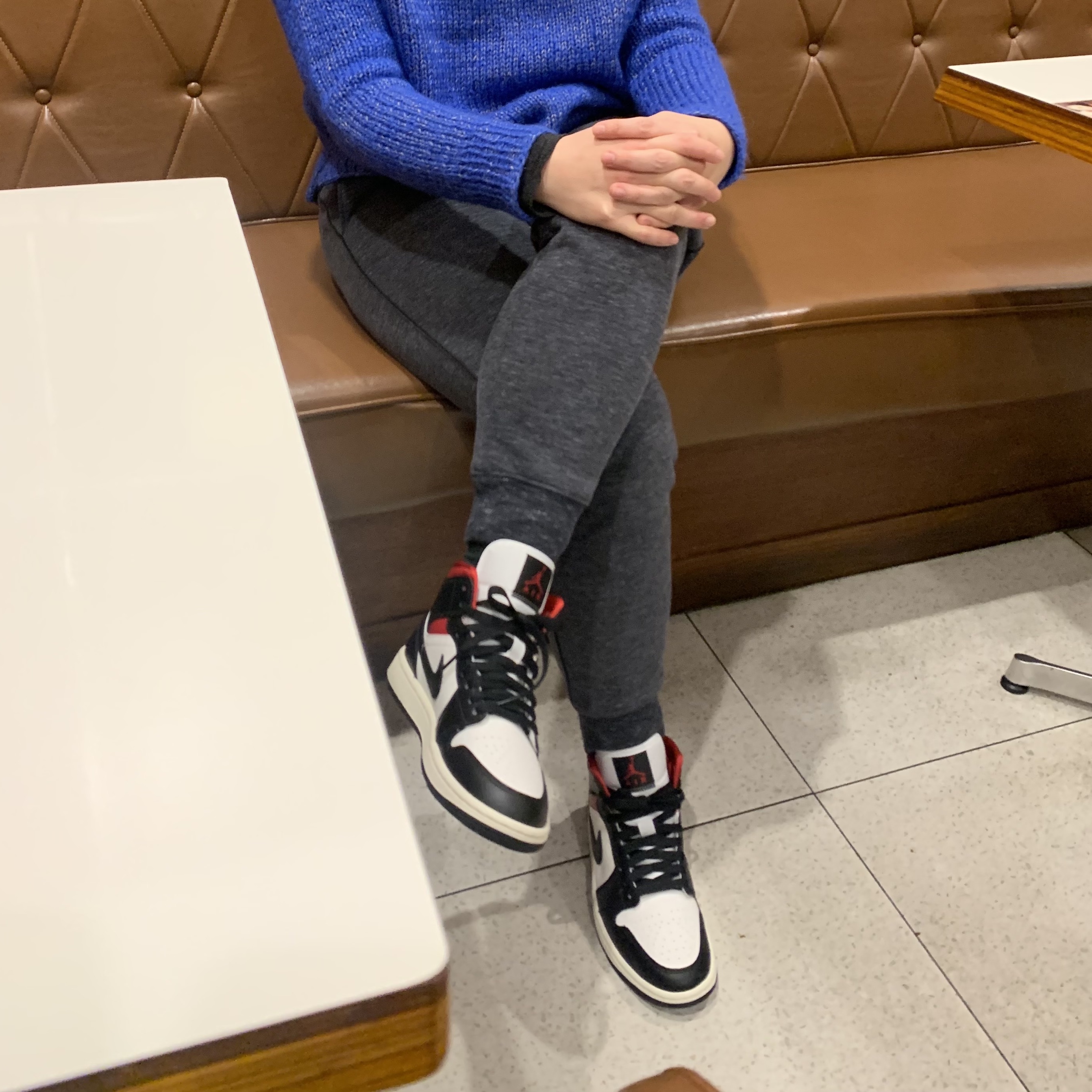 (W) Jordan 1 Mid Black Gym Red 착용 스타일