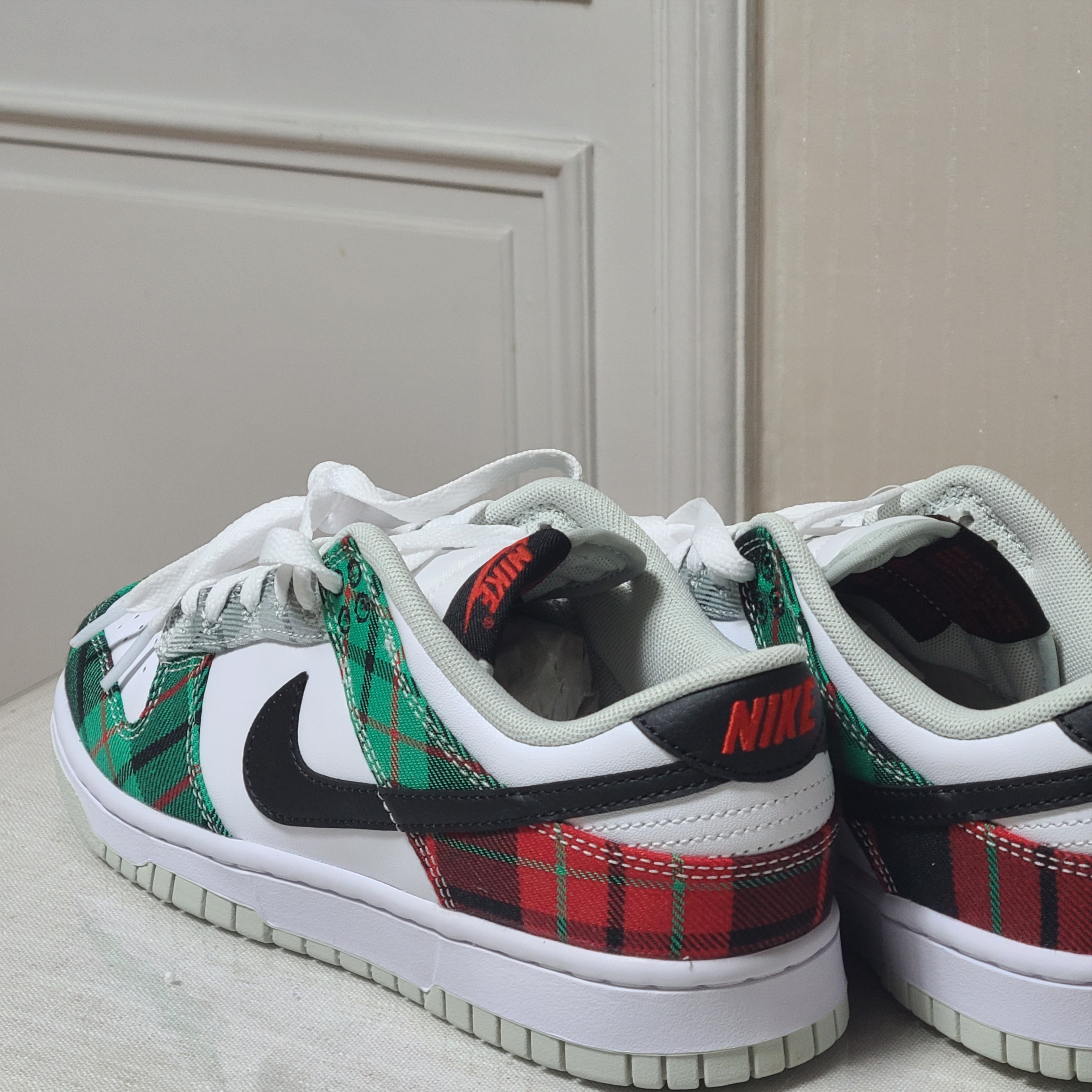Nike Dunk Low Retro PRM White and Black 착용 스타일 - 2