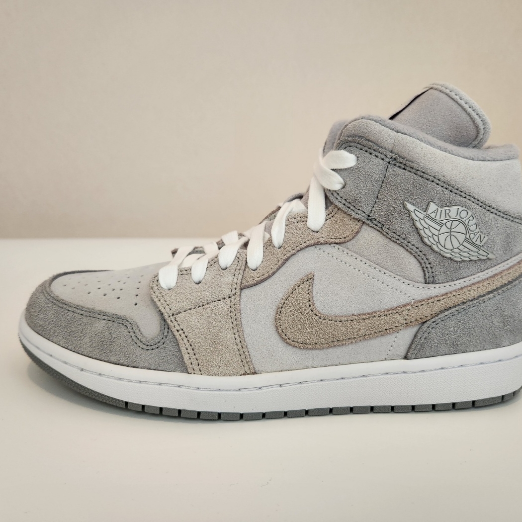 (W) Jordan 1 Mid SE Particle Grey 착용 스타일 - 3