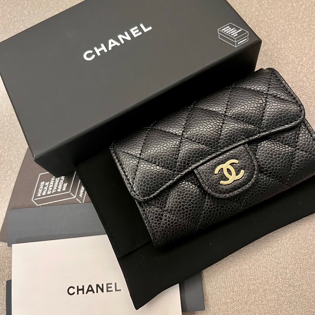 Chanel Classic Card Holder Grained Calfskin & Gold Black 착용 스타일