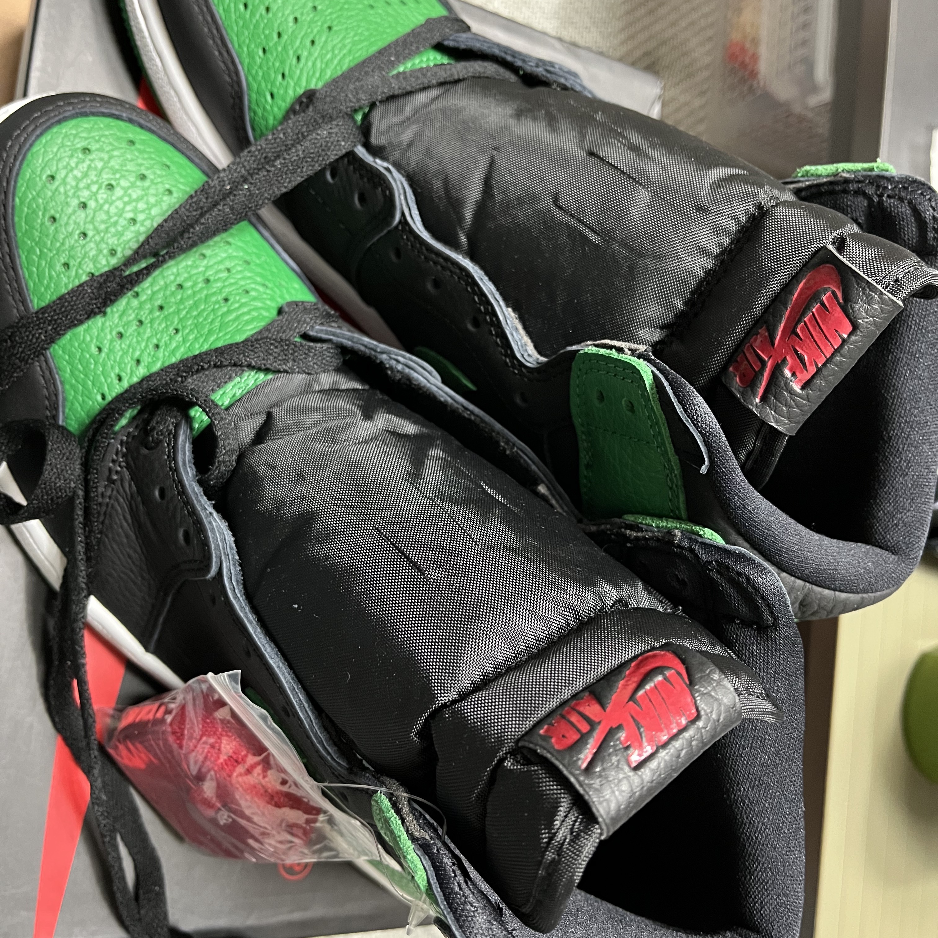 Jordan 1 Retro High OG Pine Green Black 착용 스타일 - 1