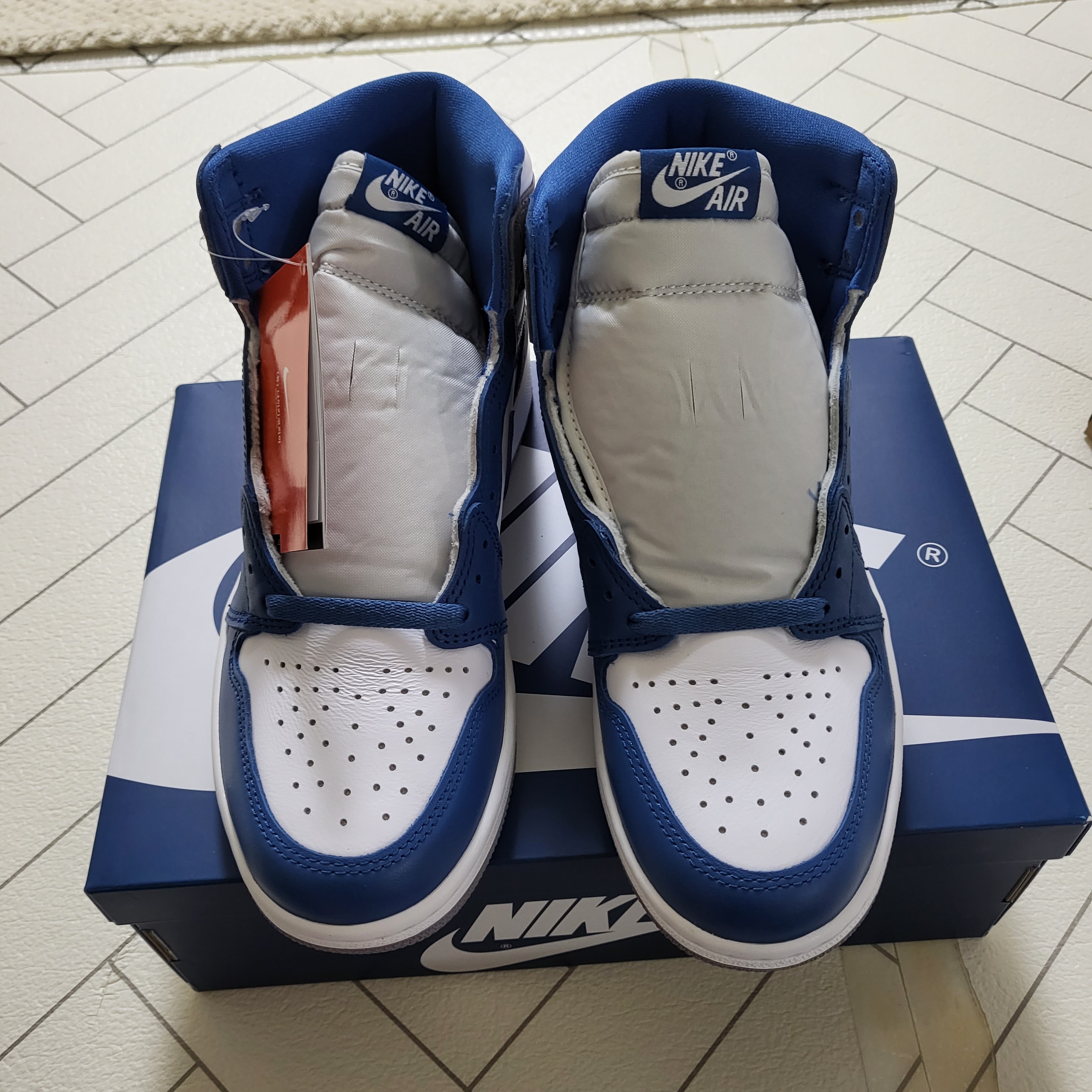 Jordan 1 Retro High OG True Blue 착용 스타일 - 1
