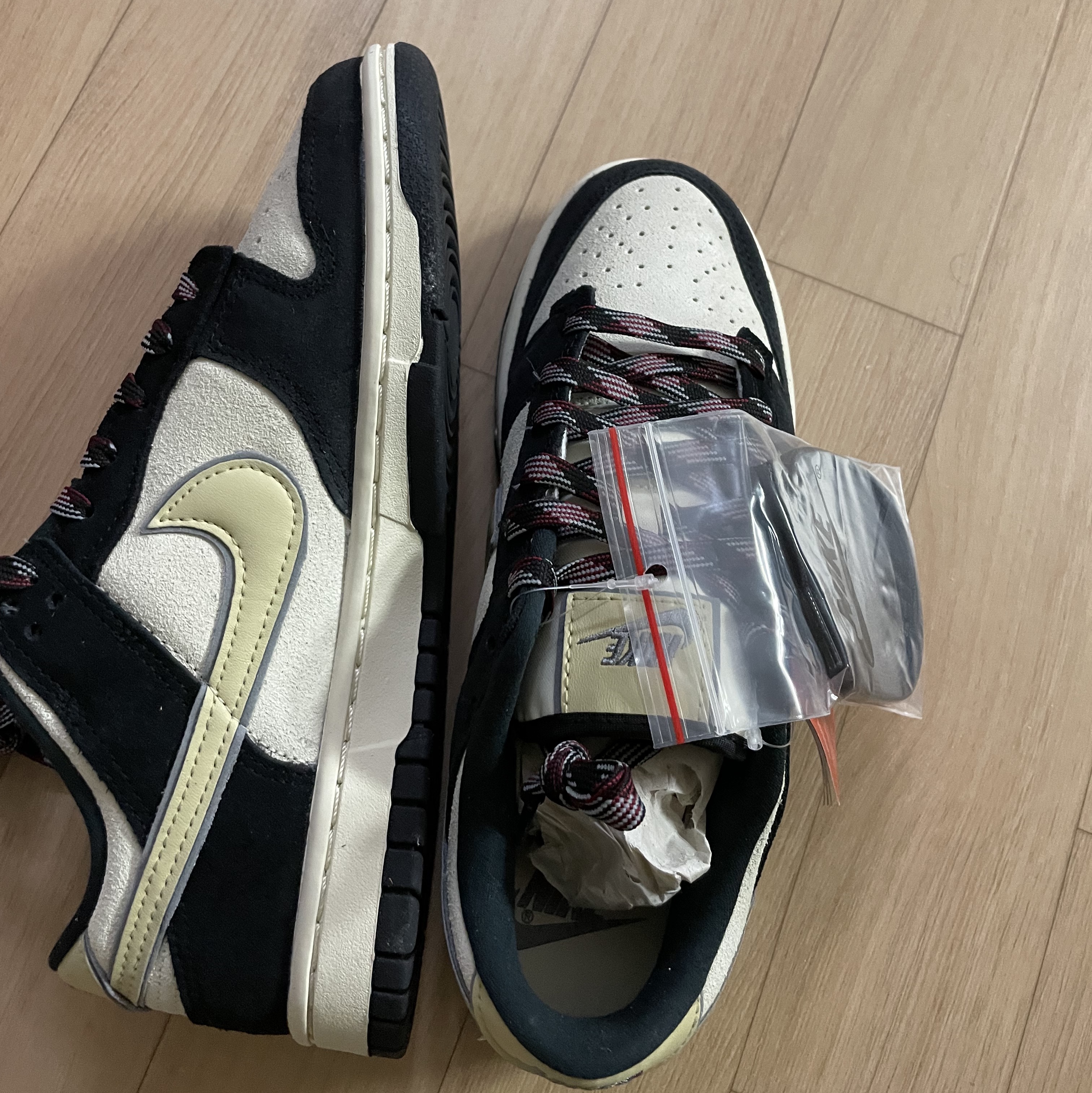 (W) Nike Dunk Low LX Black Suede 착용 스타일