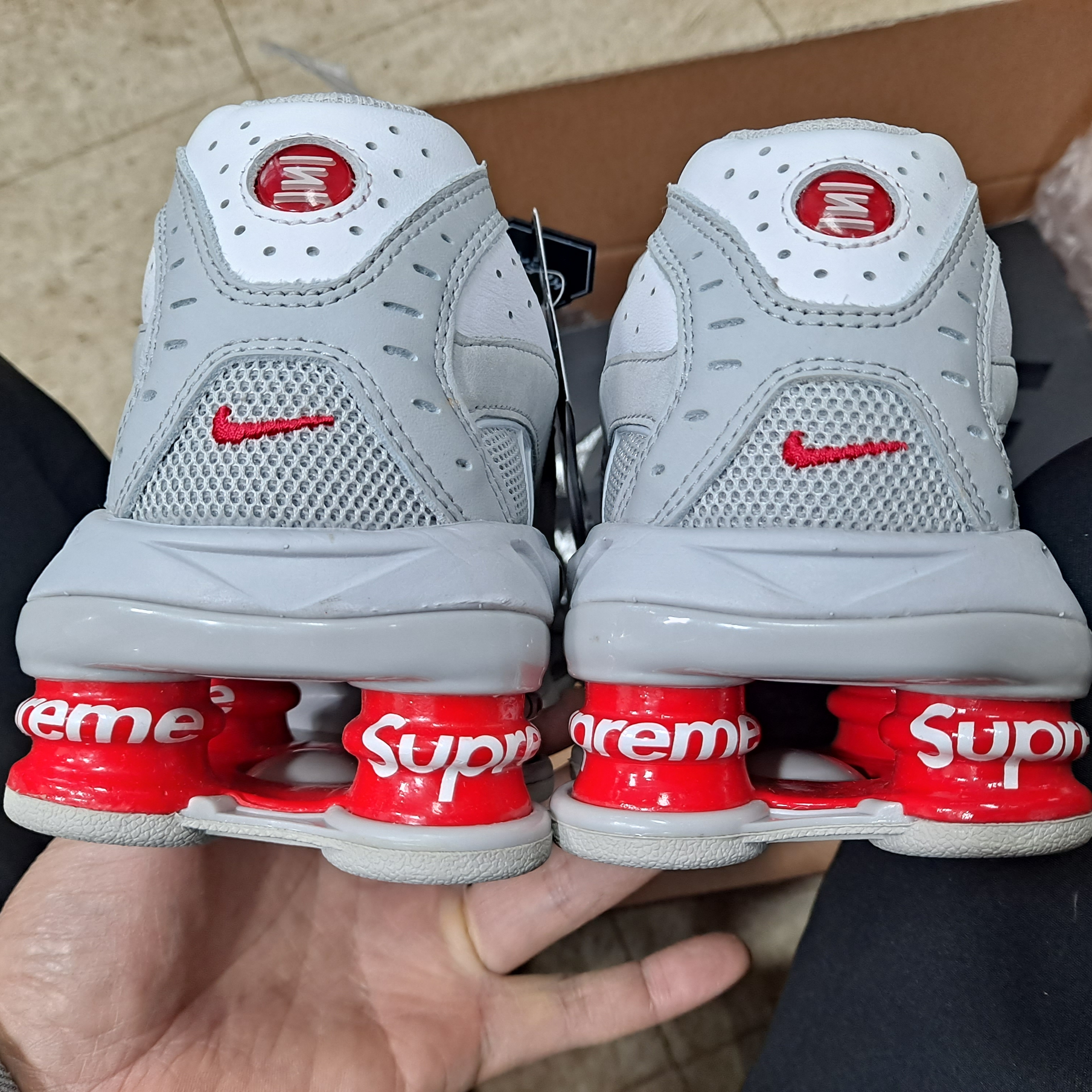 Nike x Supreme Shox Ride 2 SP White 착용 스타일 - 1
