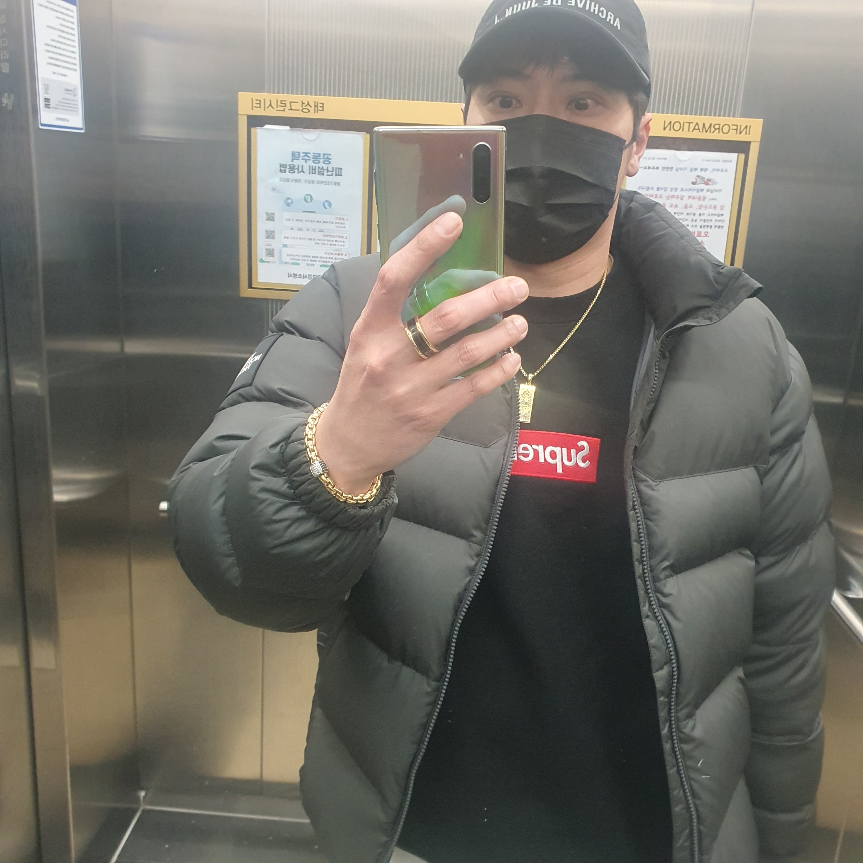 Supreme Box Logo Crewneck Black - 22FW 착용 스타일