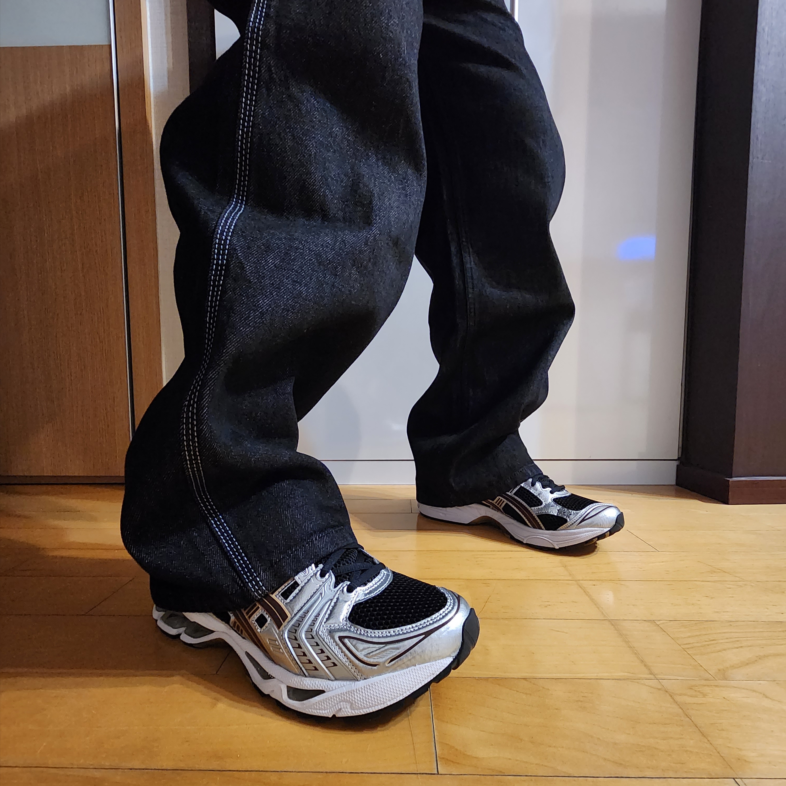 Asics Gel-Kayano 14 Black Coffee 착용 스타일