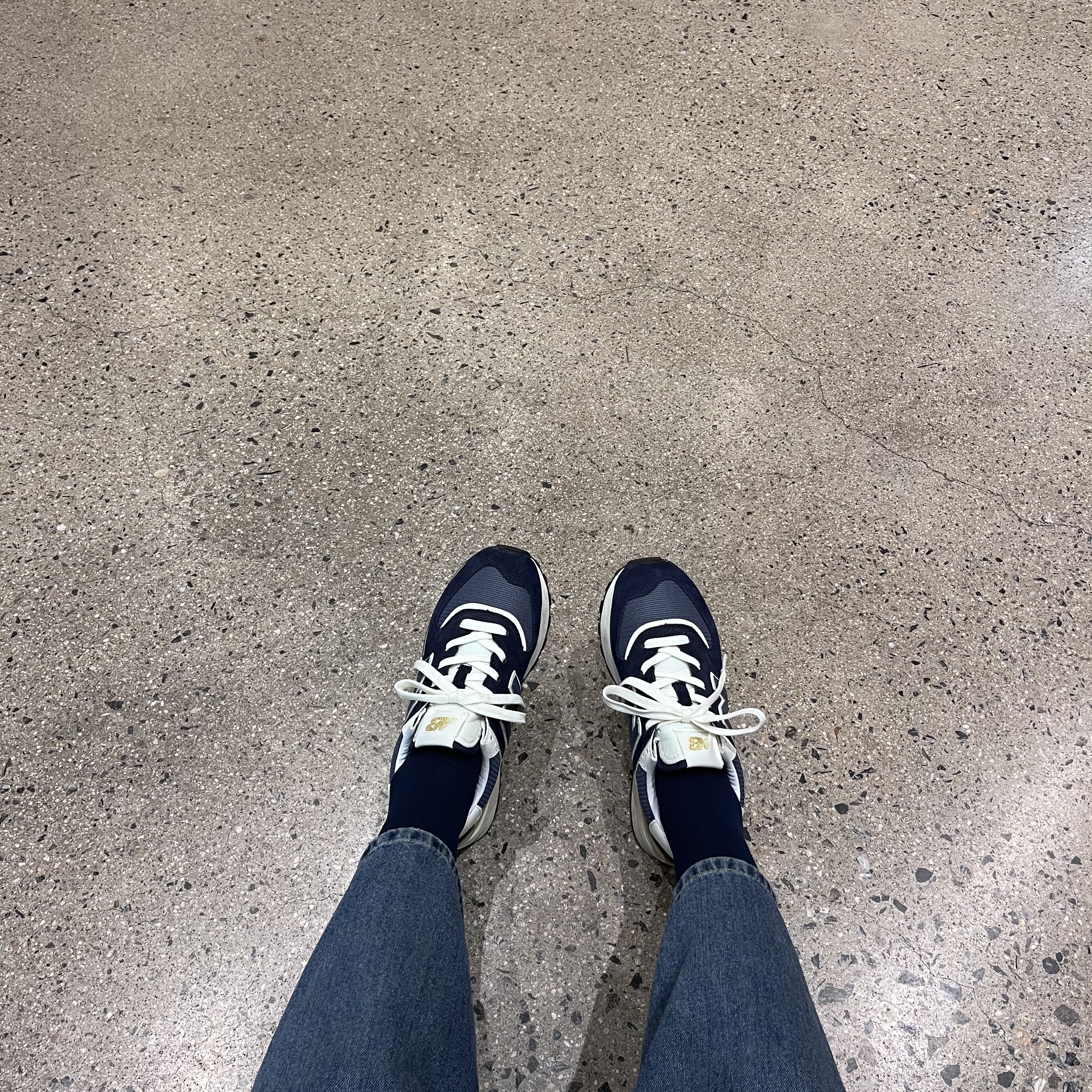 New Balance 574 Legacy Navy 착용 스타일 - 1
